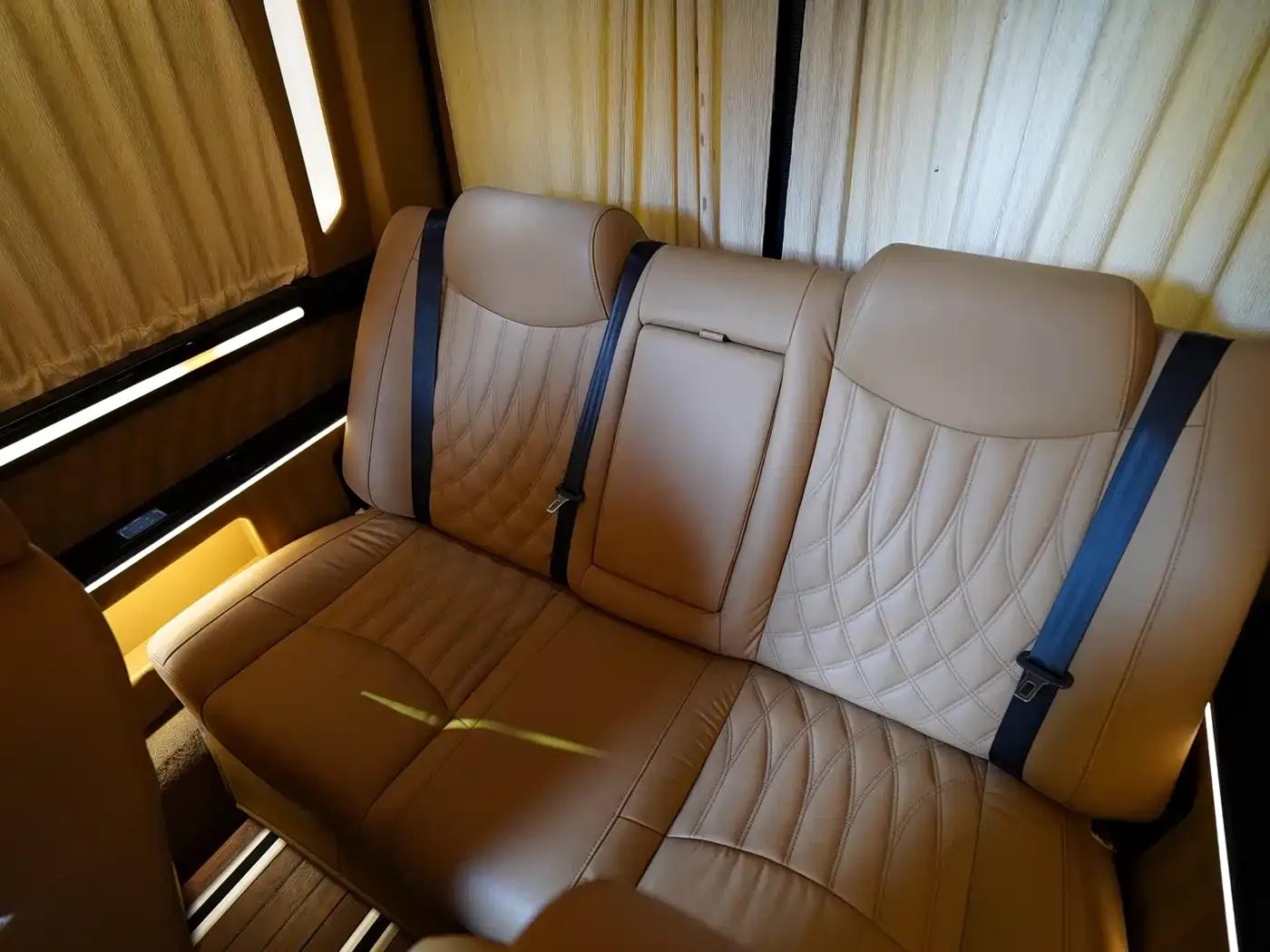 2017 Sprinter 3.5L Luxury Custom Edition — миниатюра 21
