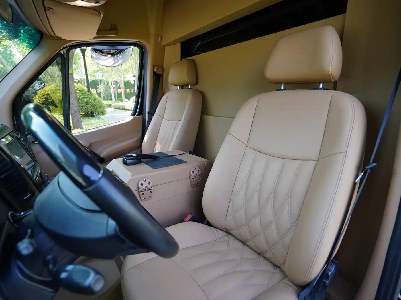 2017 Sprinter 3.5L Luxury Custom Edition — миниатюра 4