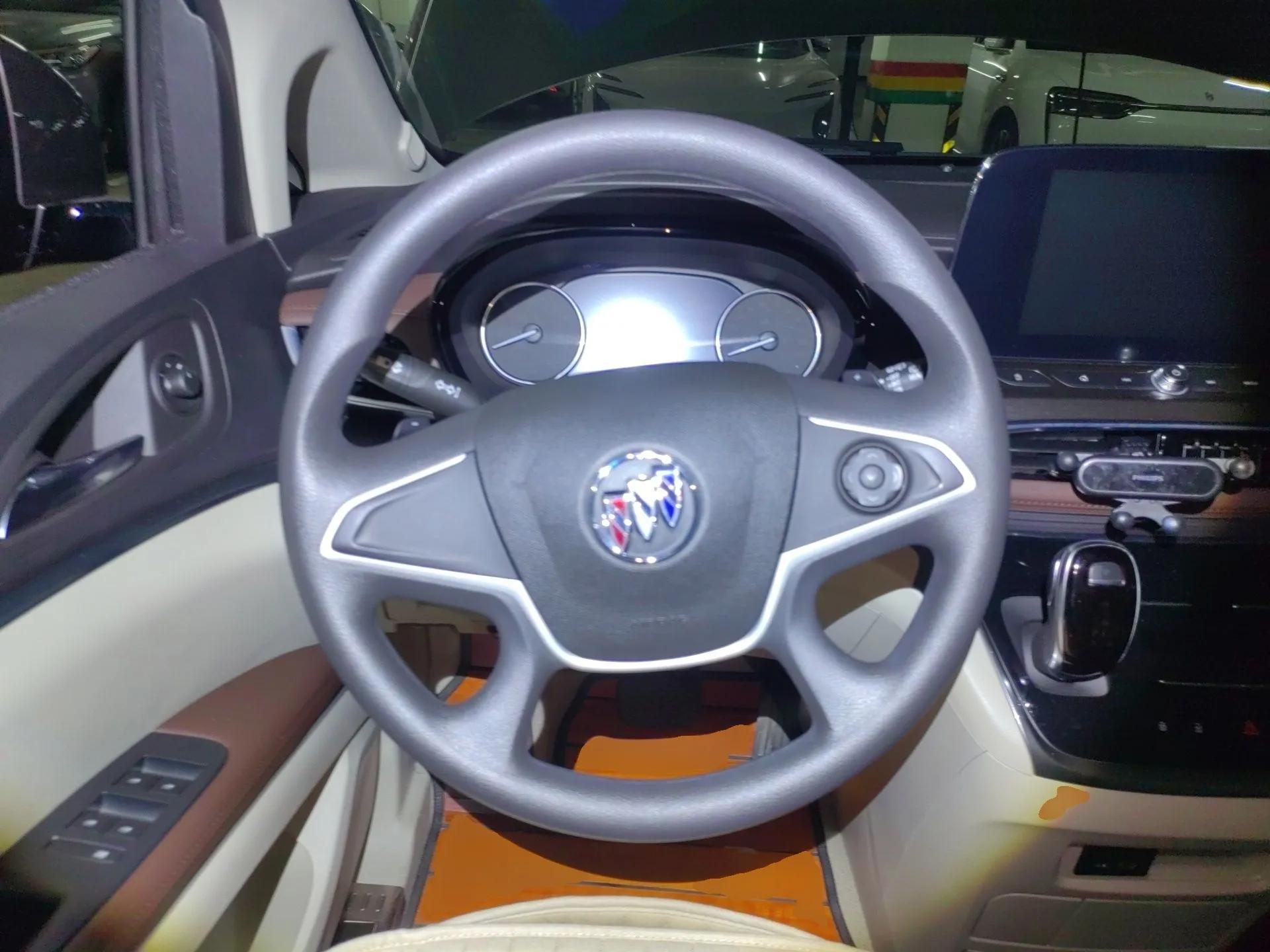 Buick GL8 2021 Land Cruiser Executive Class 652T Comfort Model — миниатюра 11