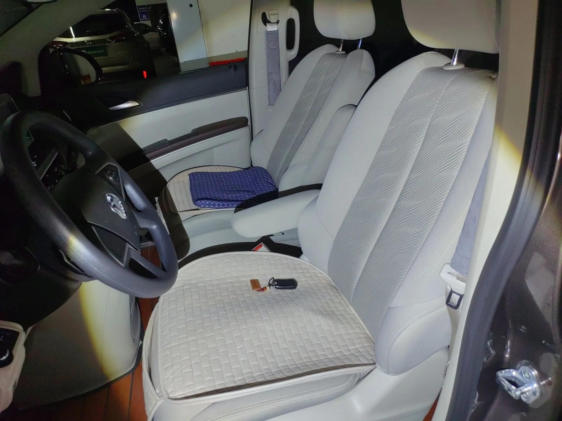 Buick GL8 2021 Land Cruiser Executive Class 652T Comfort Model — миниатюра 16