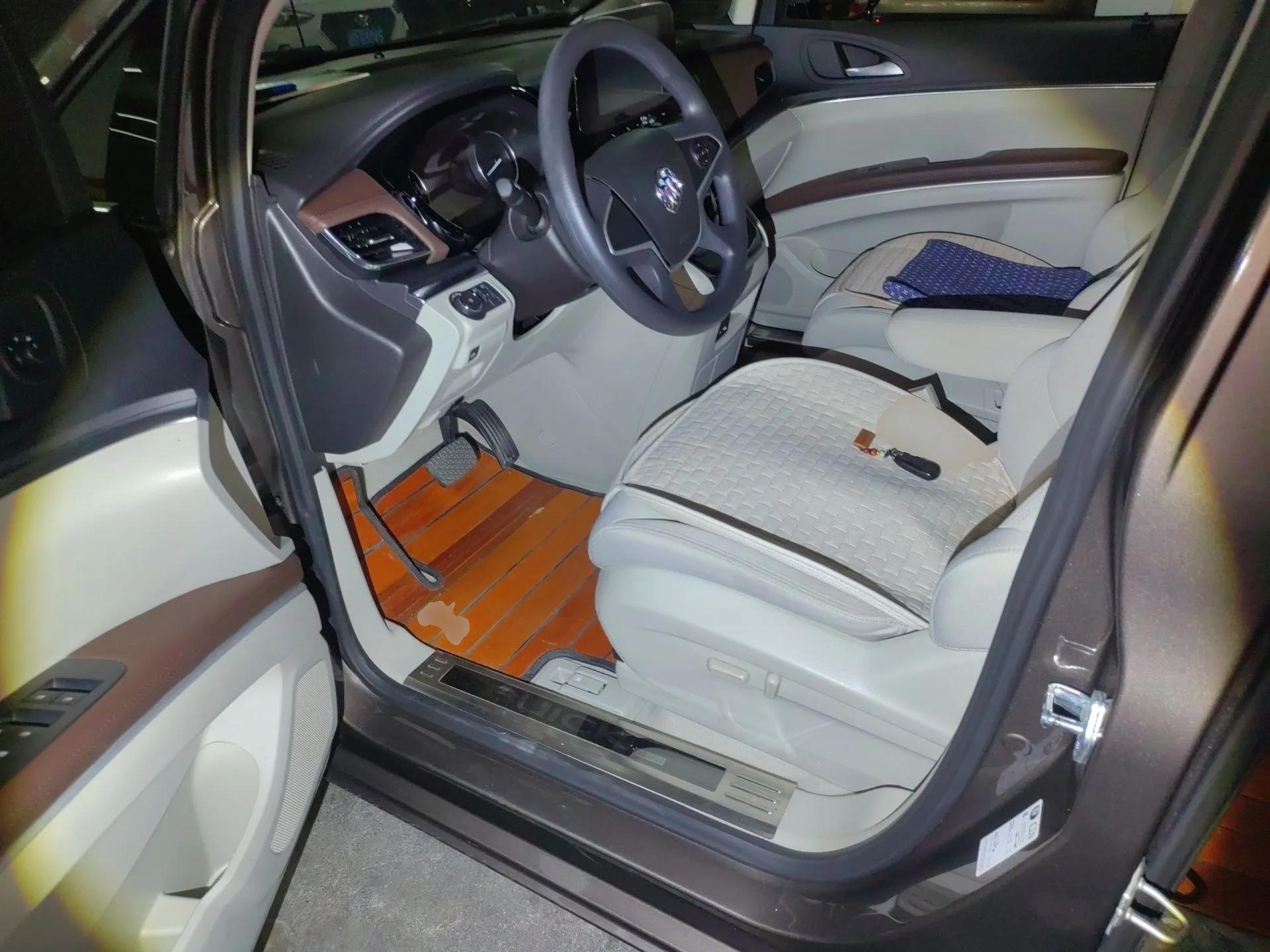 Buick GL8 2021 Land Cruiser Executive Class 652T Comfort Model — миниатюра 17