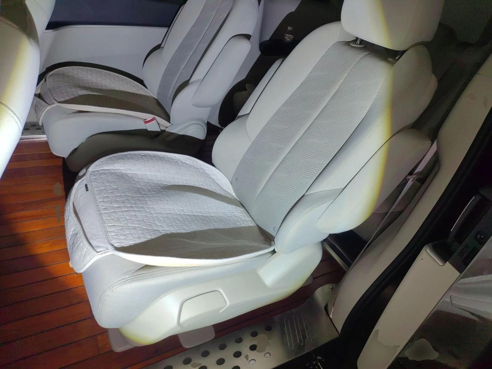 Buick GL8 2021 Land Cruiser Executive Class 652T Comfort Model — миниатюра 18