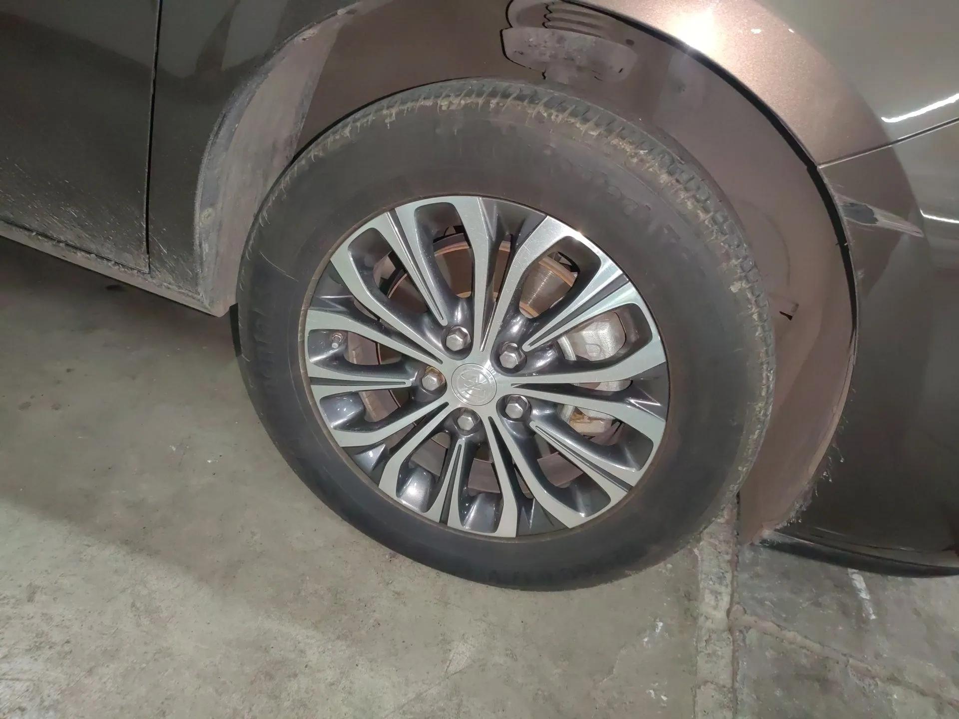 Buick GL8 2021 Land Cruiser Executive Class 652T Comfort Model — миниатюра 8