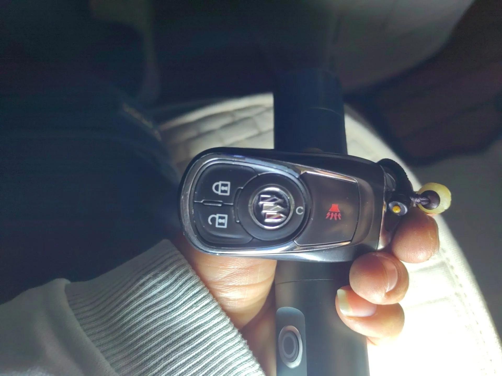 Buick GL8 2021 Land Cruiser Executive Class 652T Comfort Model — миниатюра 9