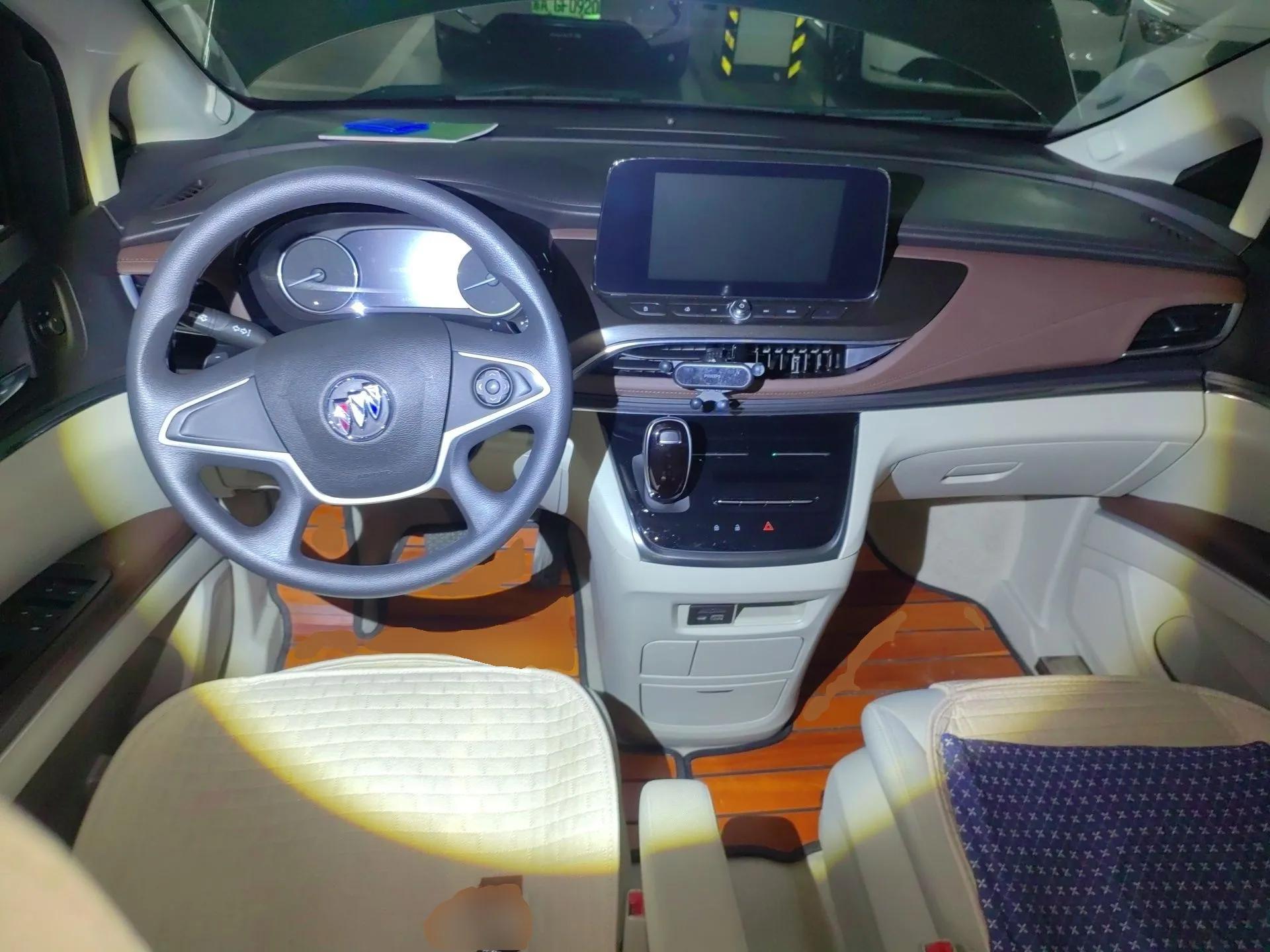 Buick GL8 2021 Land Cruiser Executive Class 652T Comfort Model — миниатюра 10