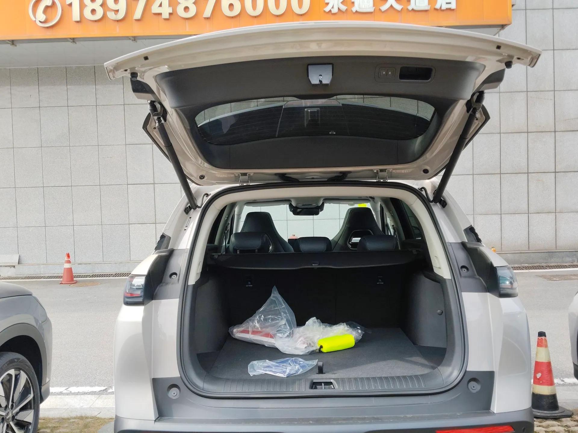 BYD Sealion 07 DM-i 2025 150 Flagship+ Edition — миниатюра 18