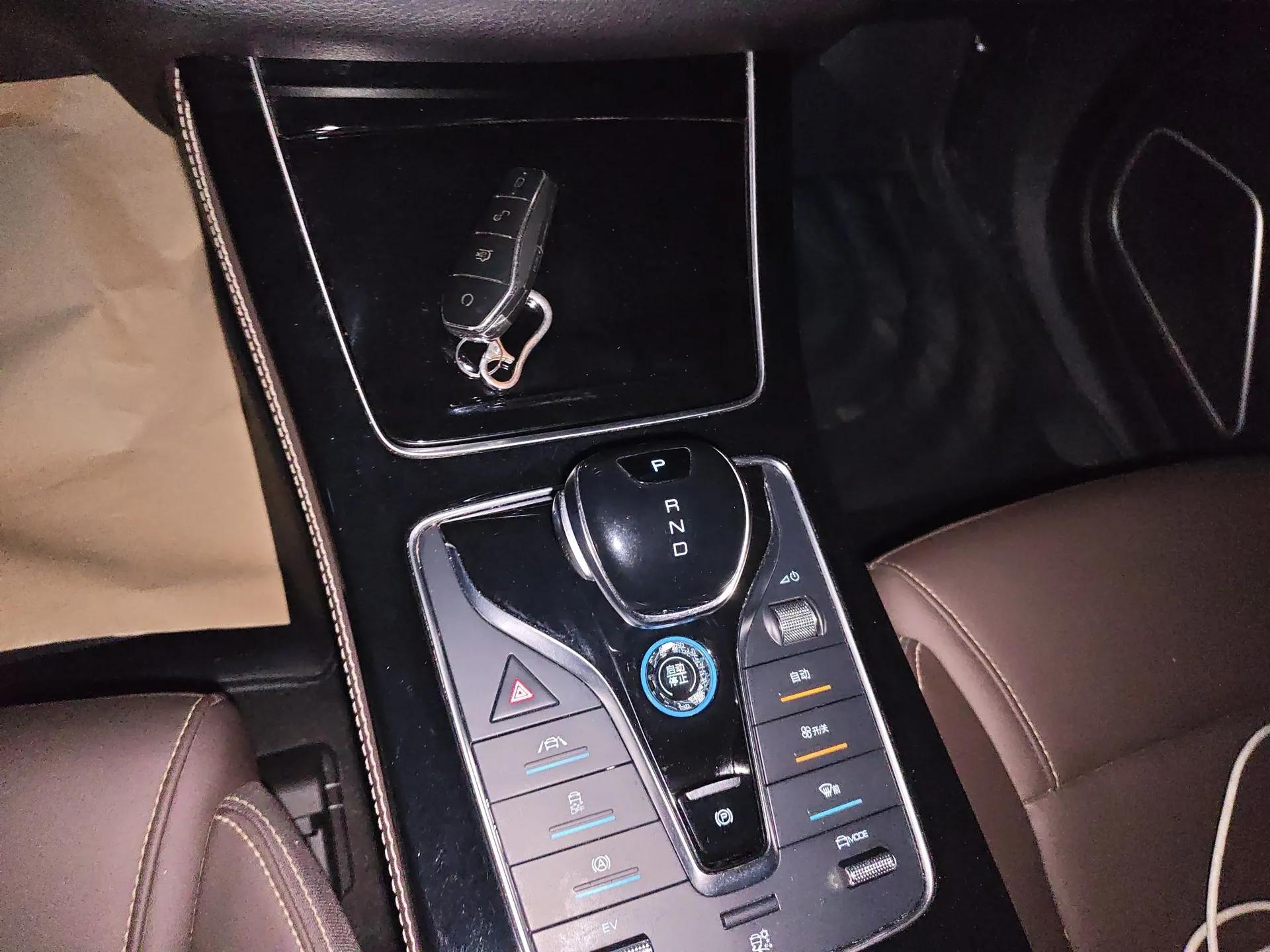 BYD Song MAX New Energy 2022 DM-i 105KM Executive Edition — миниатюра 16