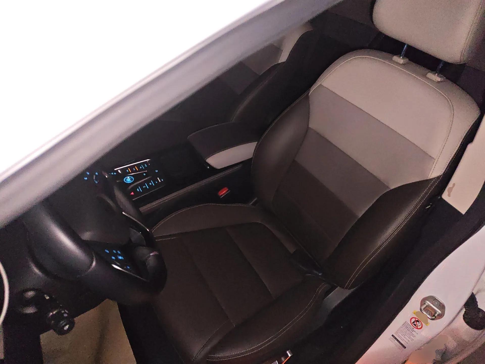 BYD Song MAX New Energy 2022 DM-i 105KM Executive Edition — миниатюра 17
