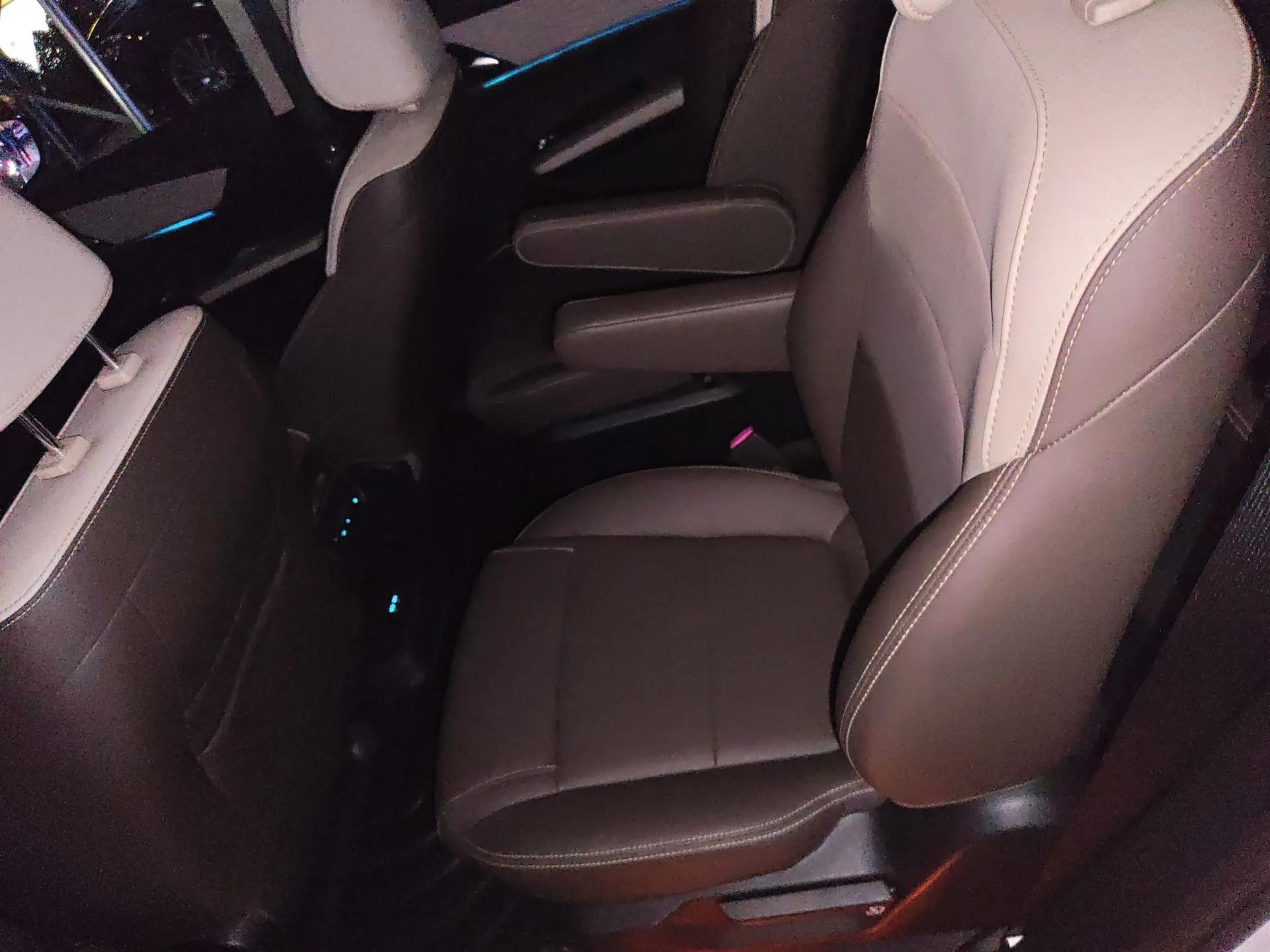 BYD Song MAX New Energy 2022 DM-i 105KM Executive Edition — миниатюра 19