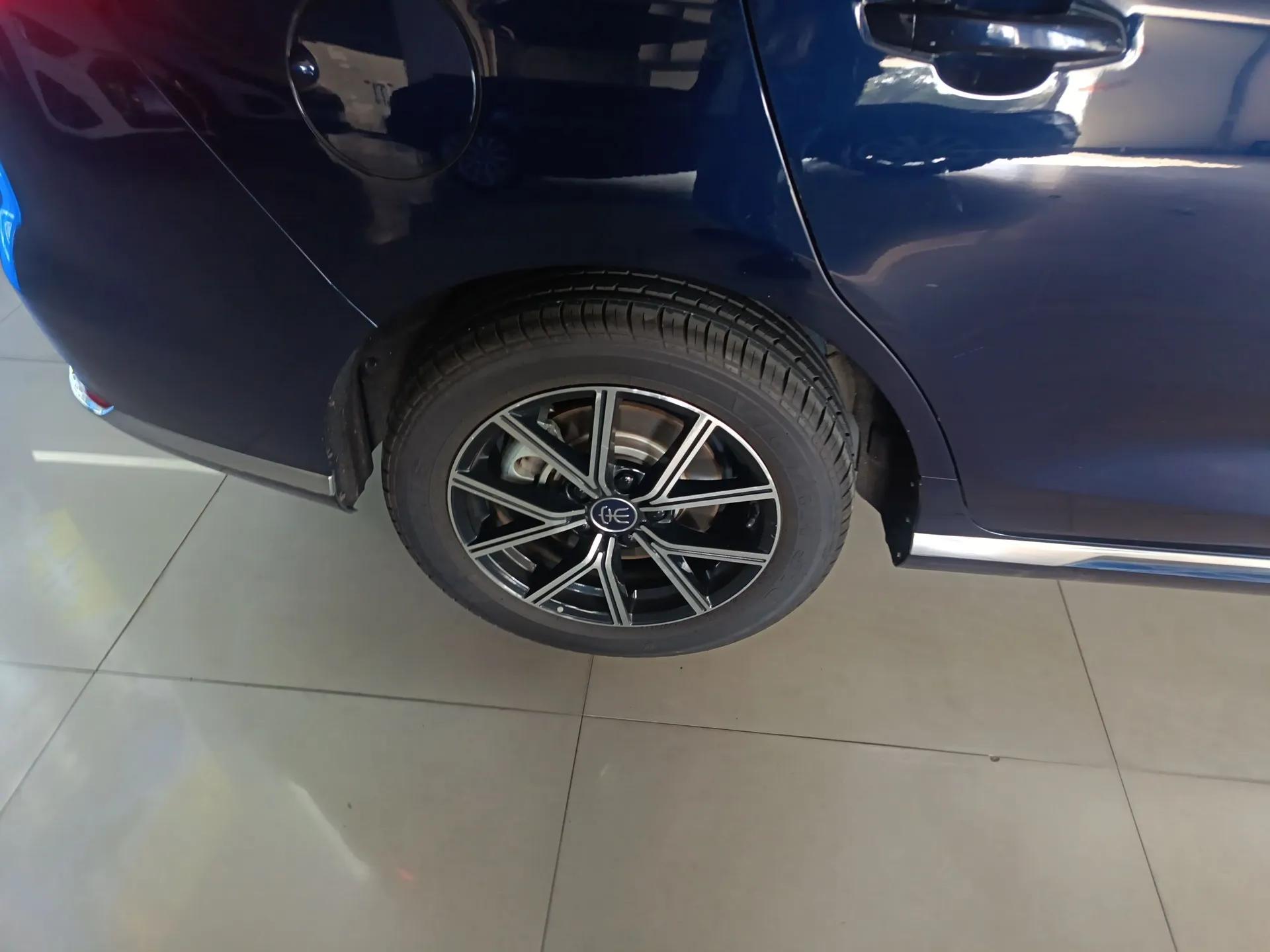 BYD Song MAX New Energy 2022 DM-i 105KM Prestige Model — миниатюра 10