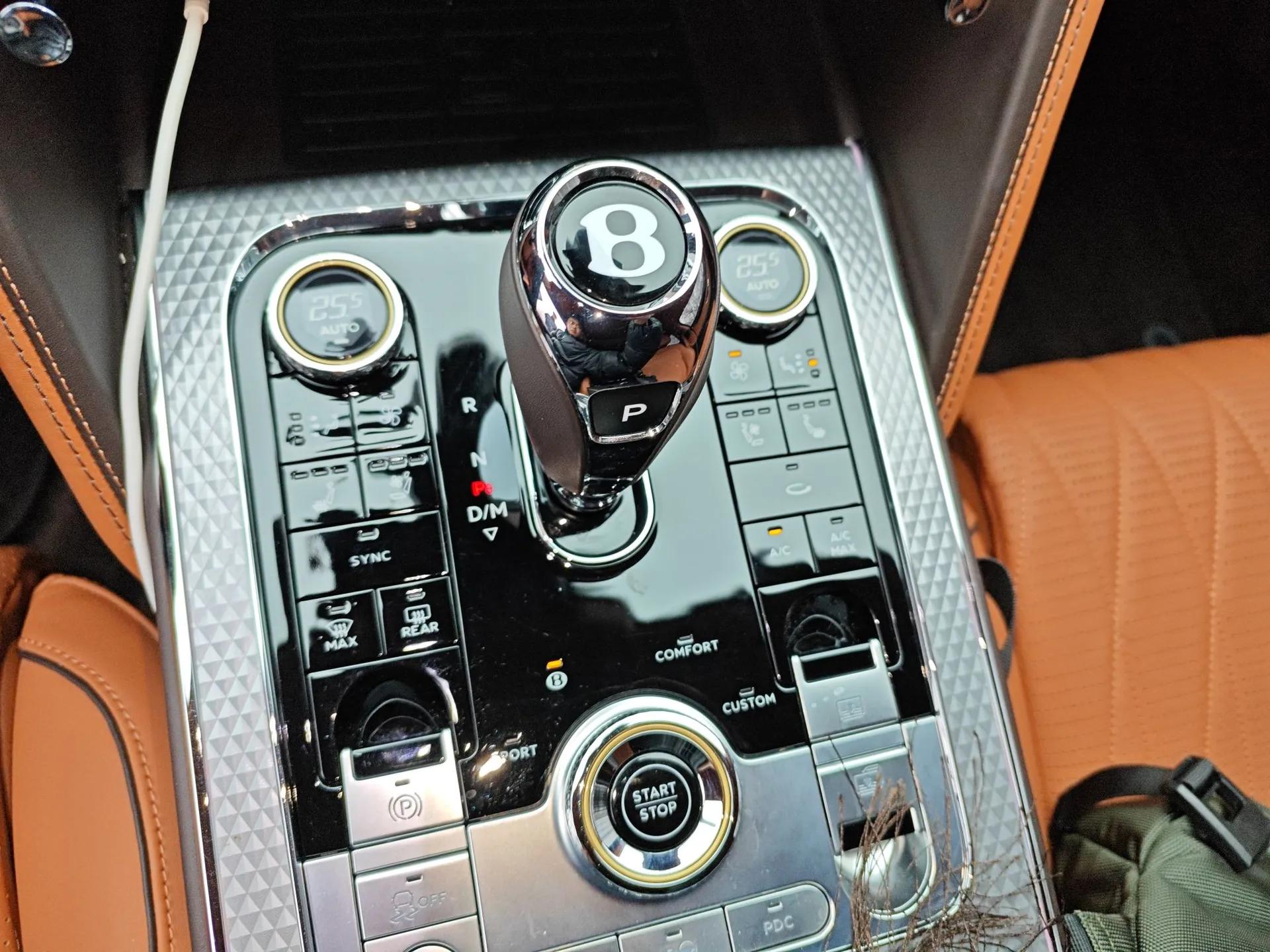 Bentley Flying Spur Plug-in Hybrid 2022 2.9T V6 Hybrid Mulliner — миниатюра 15