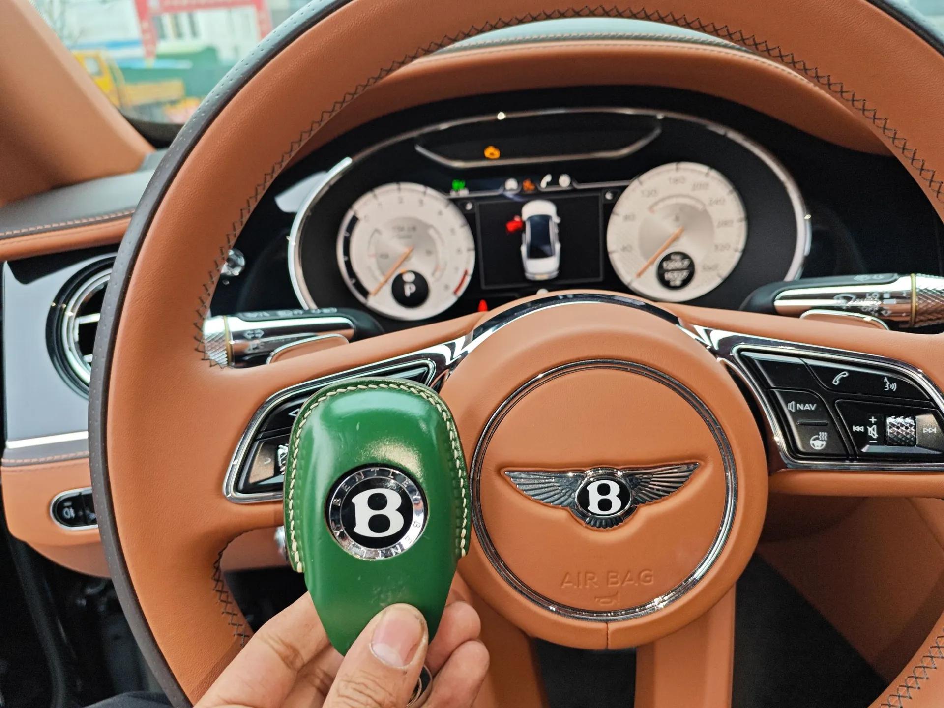 Bentley Flying Spur Plug-in Hybrid 2022 2.9T V6 Hybrid Mulliner — миниатюра 9