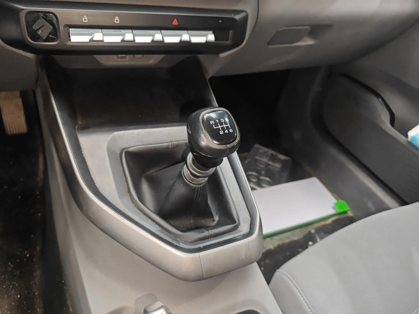 Baojun RC-5 2020 1.5L Manual Zhiyao Elite Edition — миниатюра 15