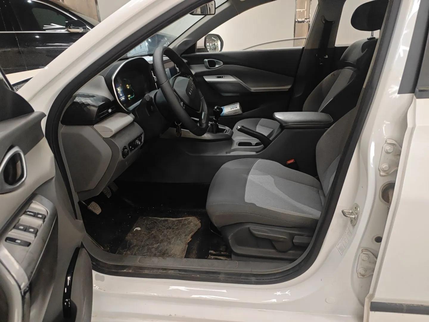 Baojun RC-5 2020 1.5L Manual Zhiyao Elite Edition — миниатюра 16