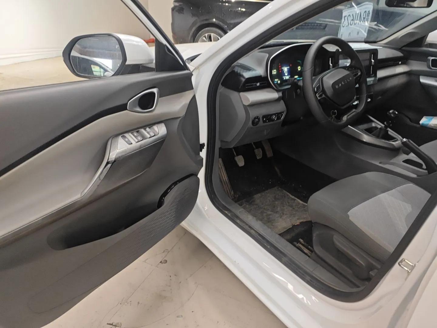 Baojun RC-5 2020 1.5L Manual Zhiyao Elite Edition — миниатюра 17
