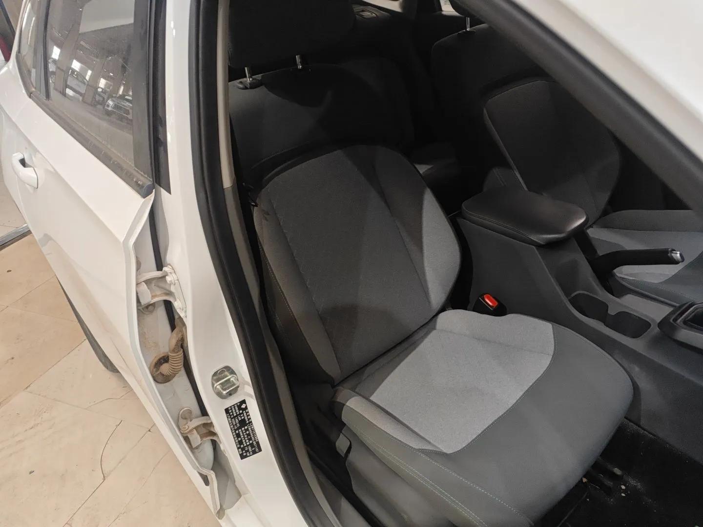 Baojun RC-5 2020 1.5L Manual Zhiyao Elite Edition — миниатюра 22