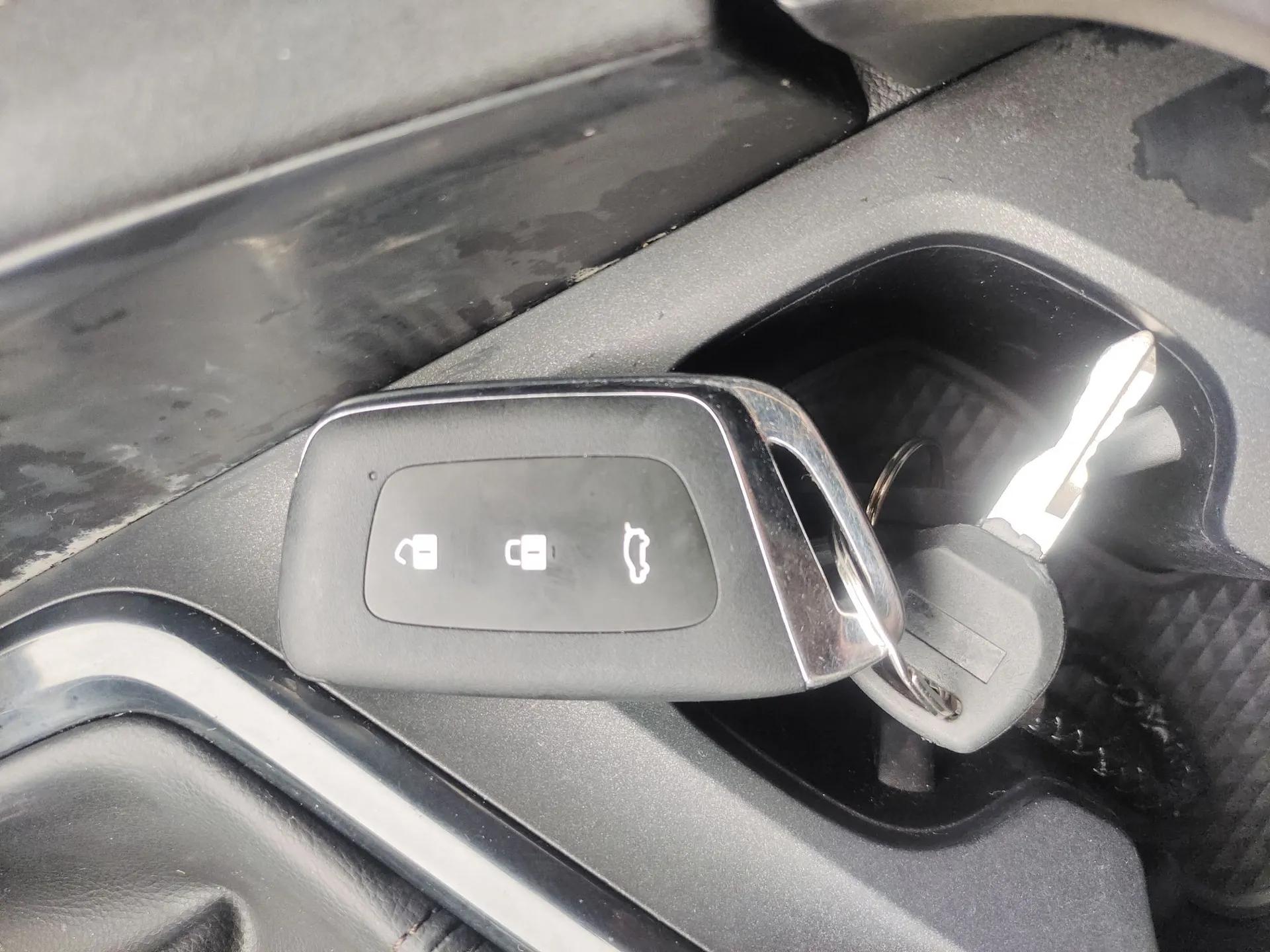 Baojun Valli 2021 1.5T Naqu Starry Sky CVT Flagship Model — миниатюра 12