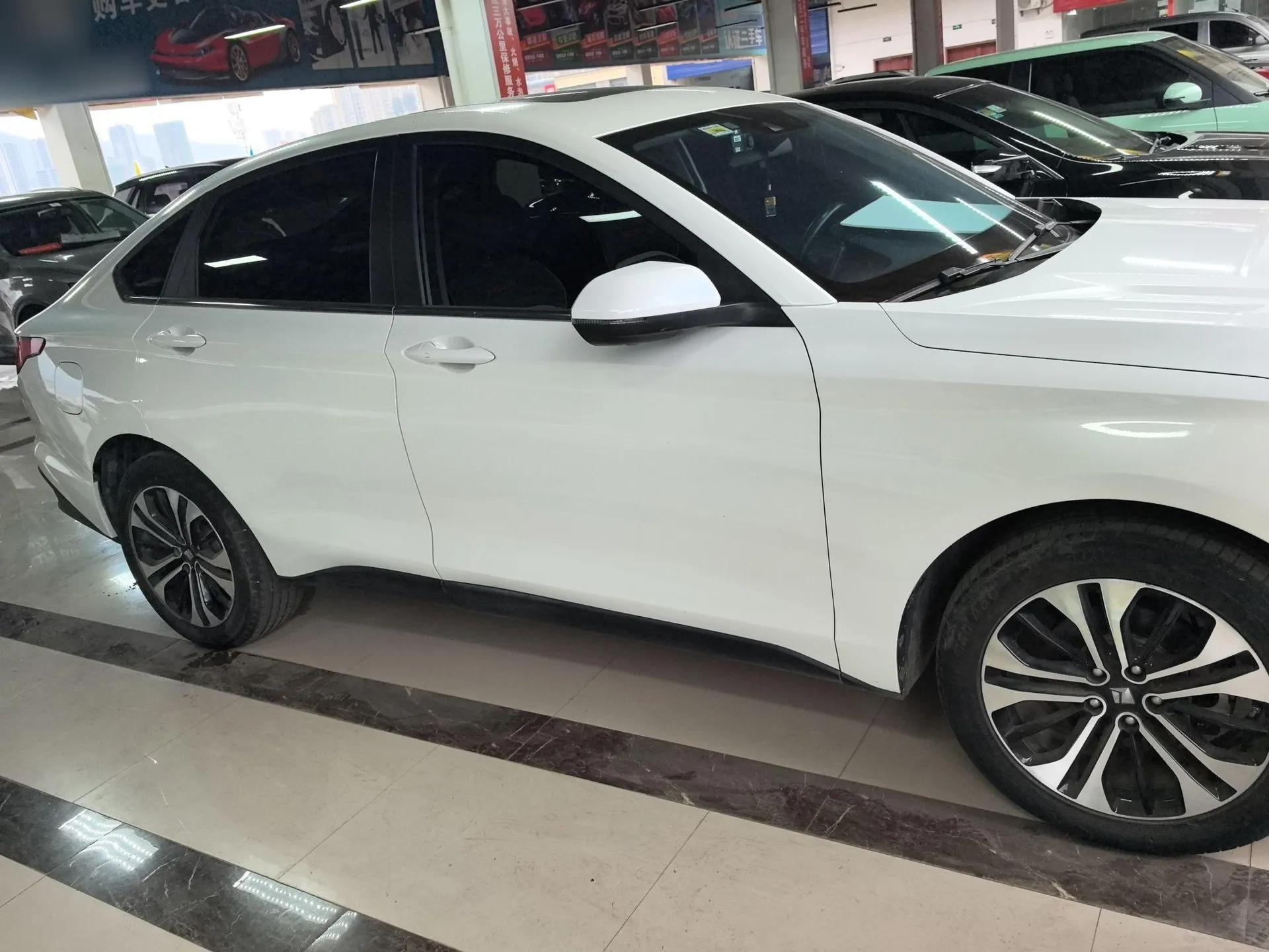 Baojun RC-6 2019 1.5T CVT 24-Hour Online Prestige Edition — миниатюра 3
