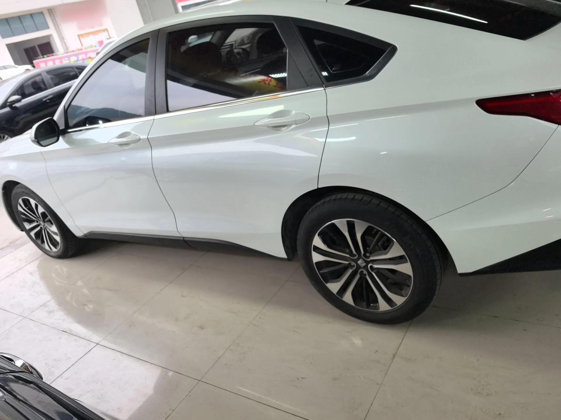 Baojun RC-6 2019 1.5T CVT 24-Hour Online Prestige Edition — миниатюра 6