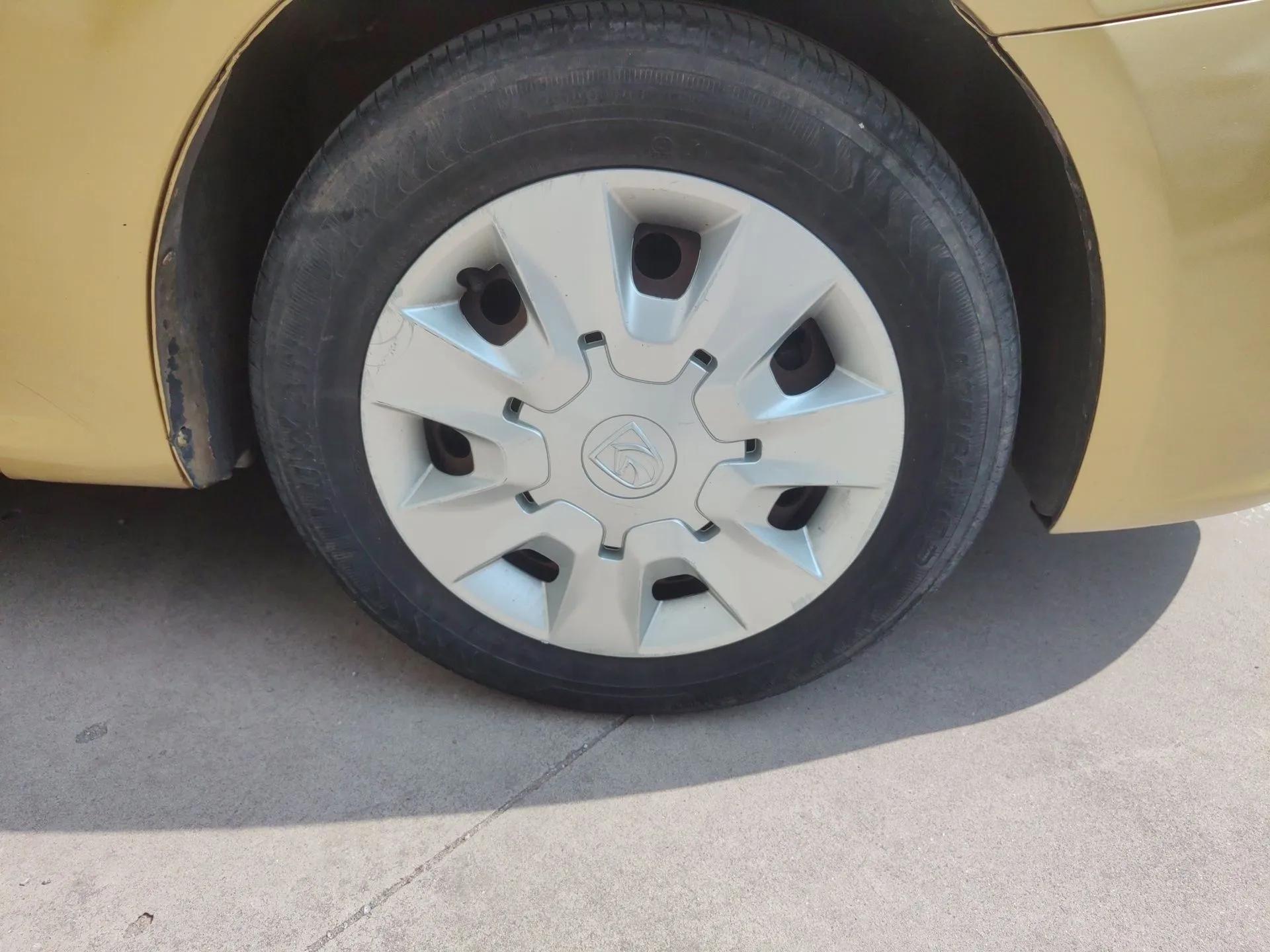 Baojun 610 2014 1.5L manual standard version — миниатюра 8