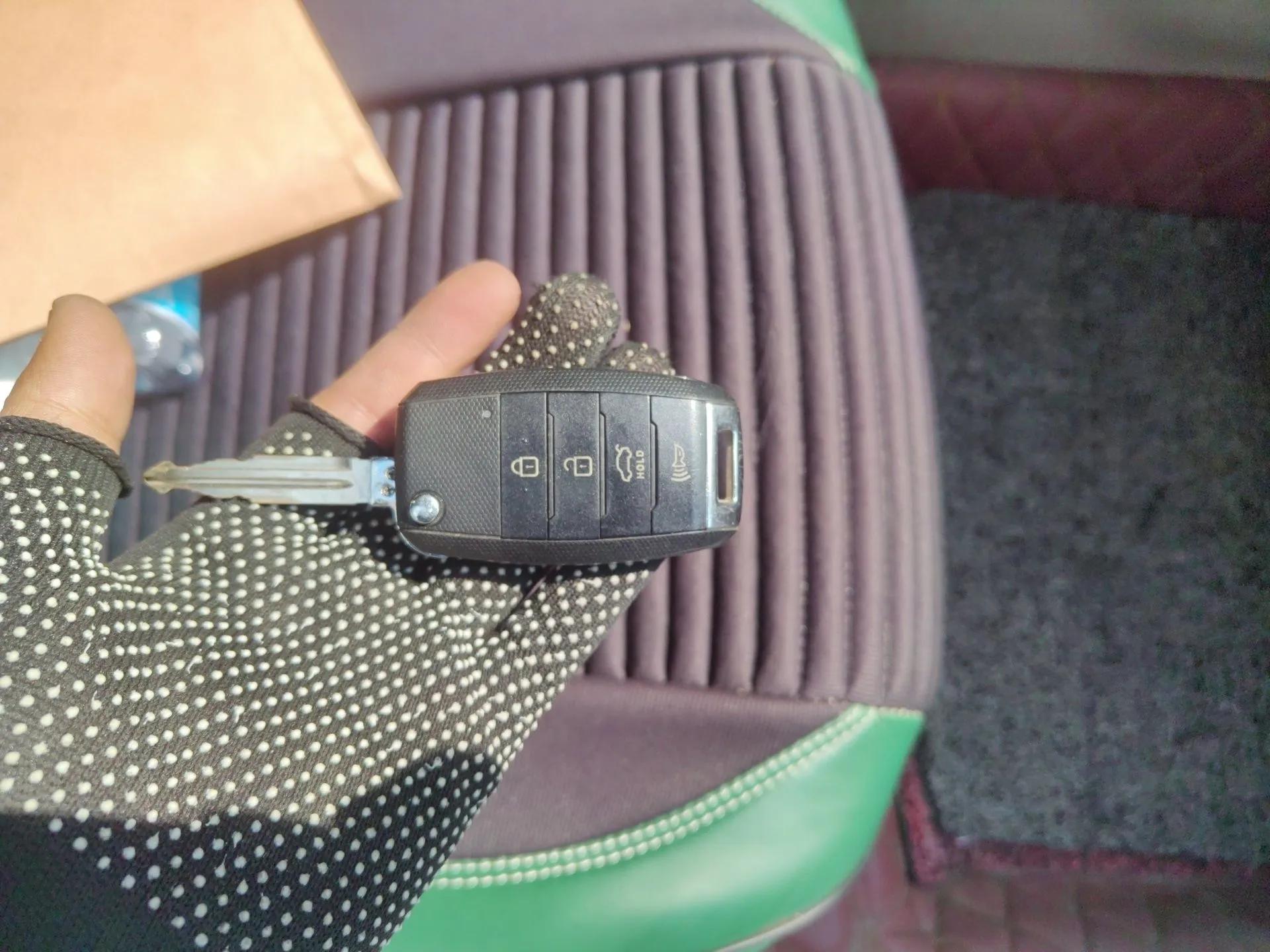 Baojun 610 2014 1.5L manual standard version — миниатюра 9