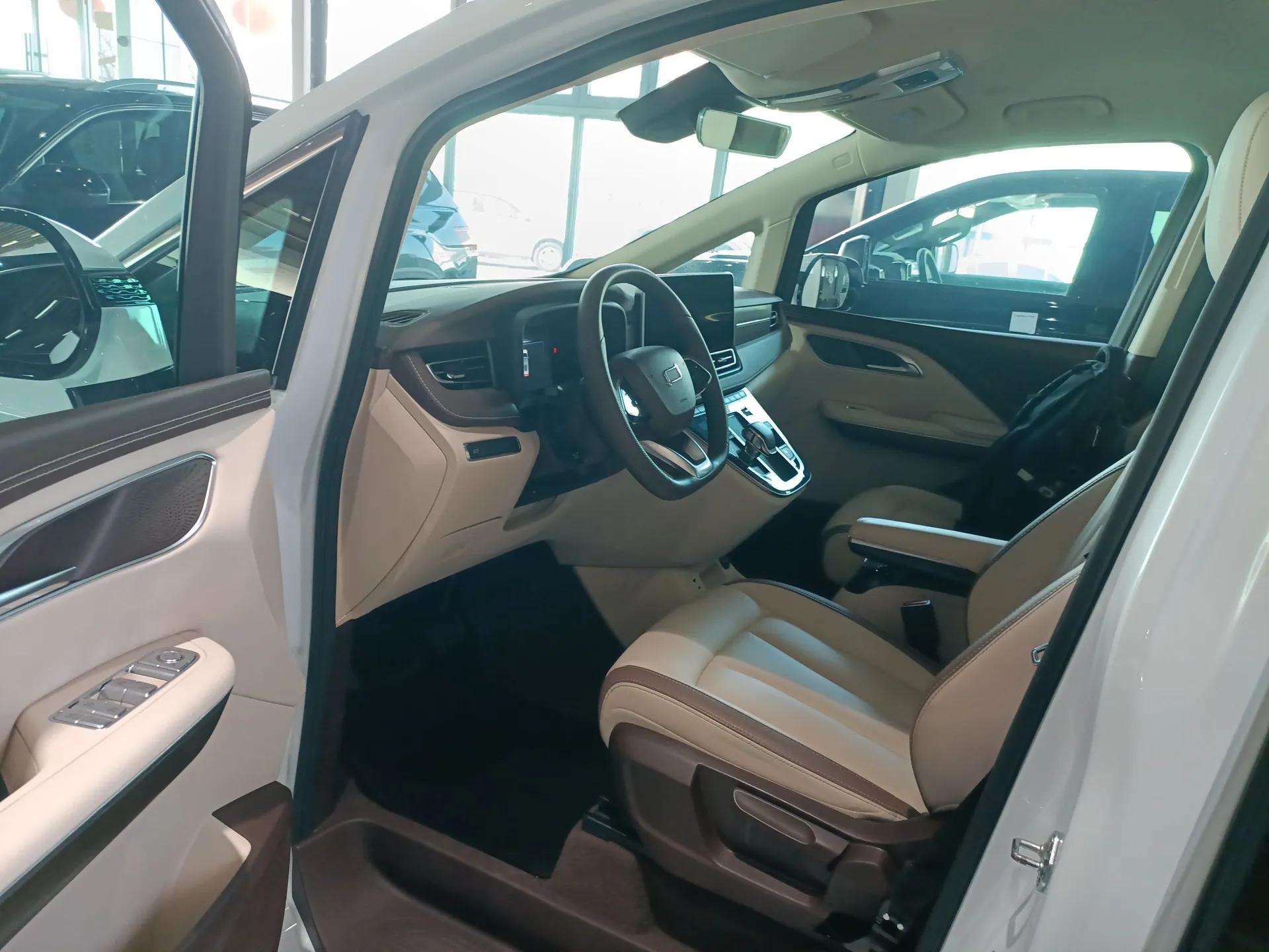 Bestune M9 2023 2.0T Prestige Edition — миниатюра 18