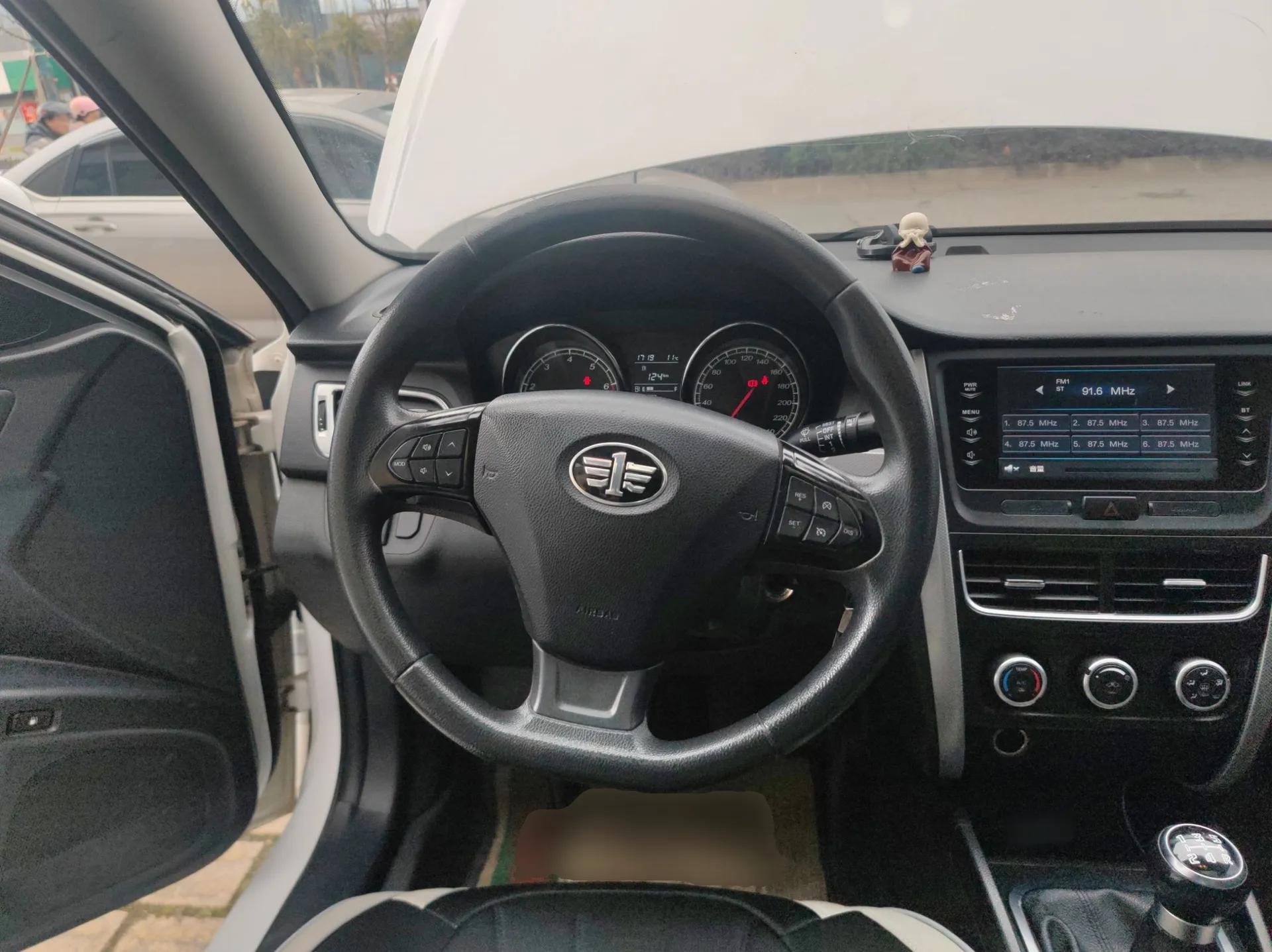Bestune B30 2017 1.6L Manual Luxury Edition — миниатюра 14
