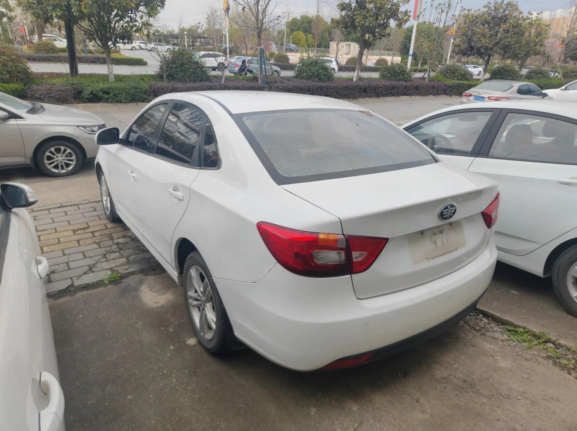 Bestune B30 2017 1.6L Manual Luxury Edition — миниатюра 4