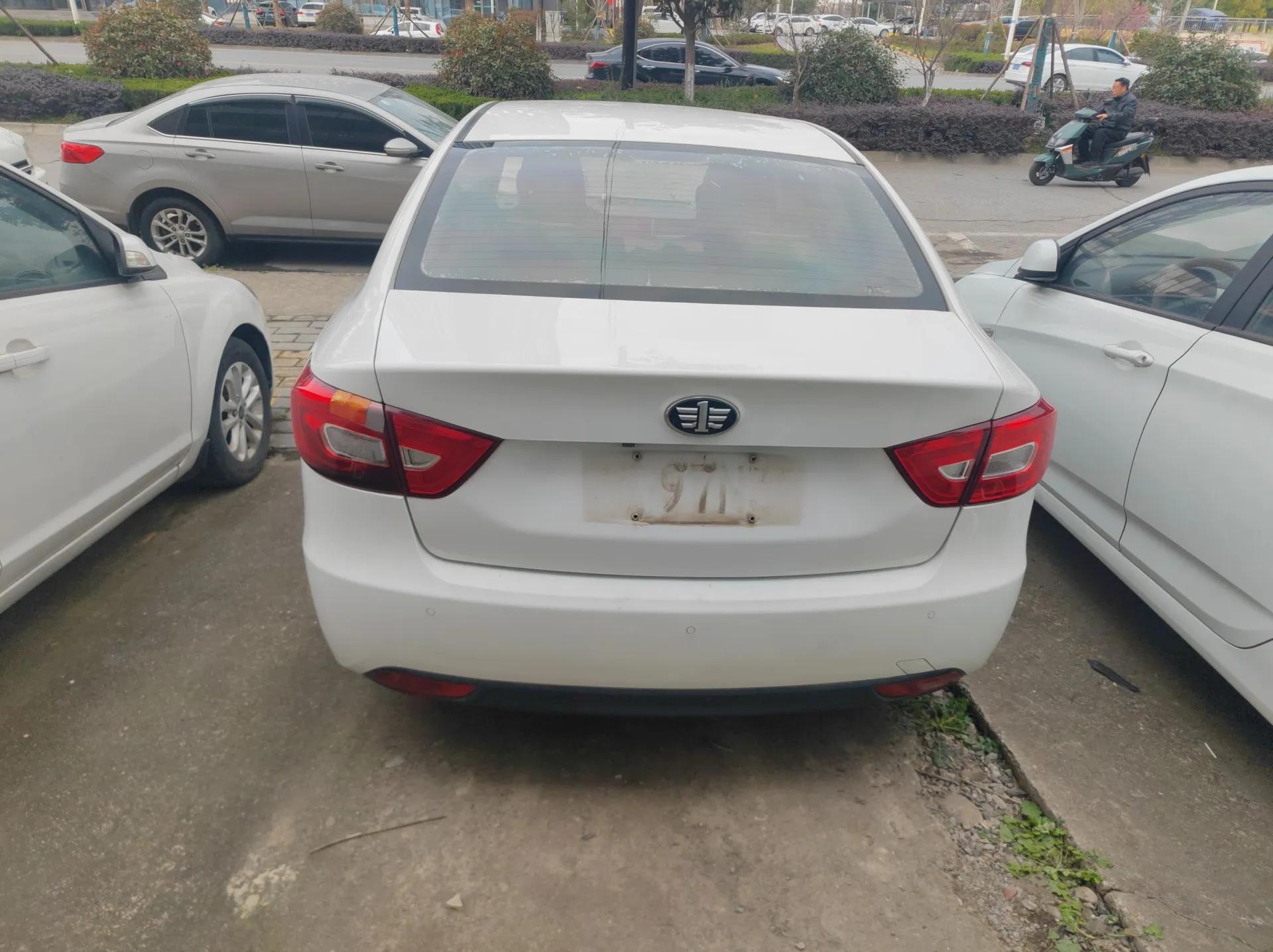 Bestune B30 2017 1.6L Manual Luxury Edition — миниатюра 5