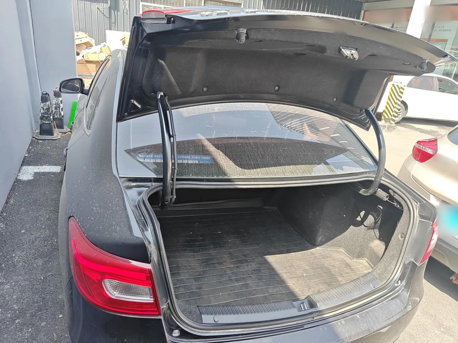 Bestune B30 2016 1.6L Automatic Luxury Model — миниатюра 22