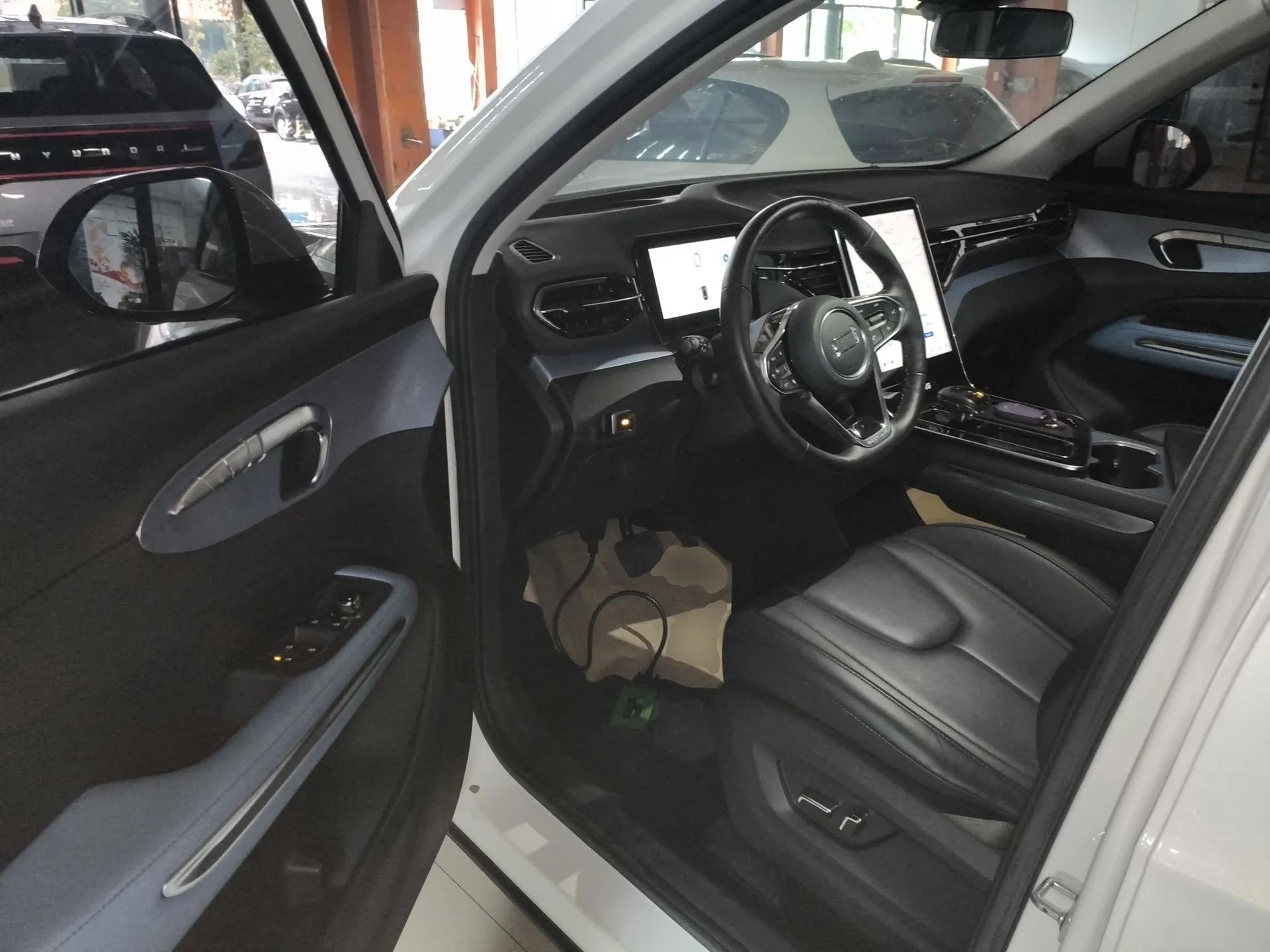 Bestune T90 2023 1.5T DCT Automatic Luxury Edition — миниатюра 19