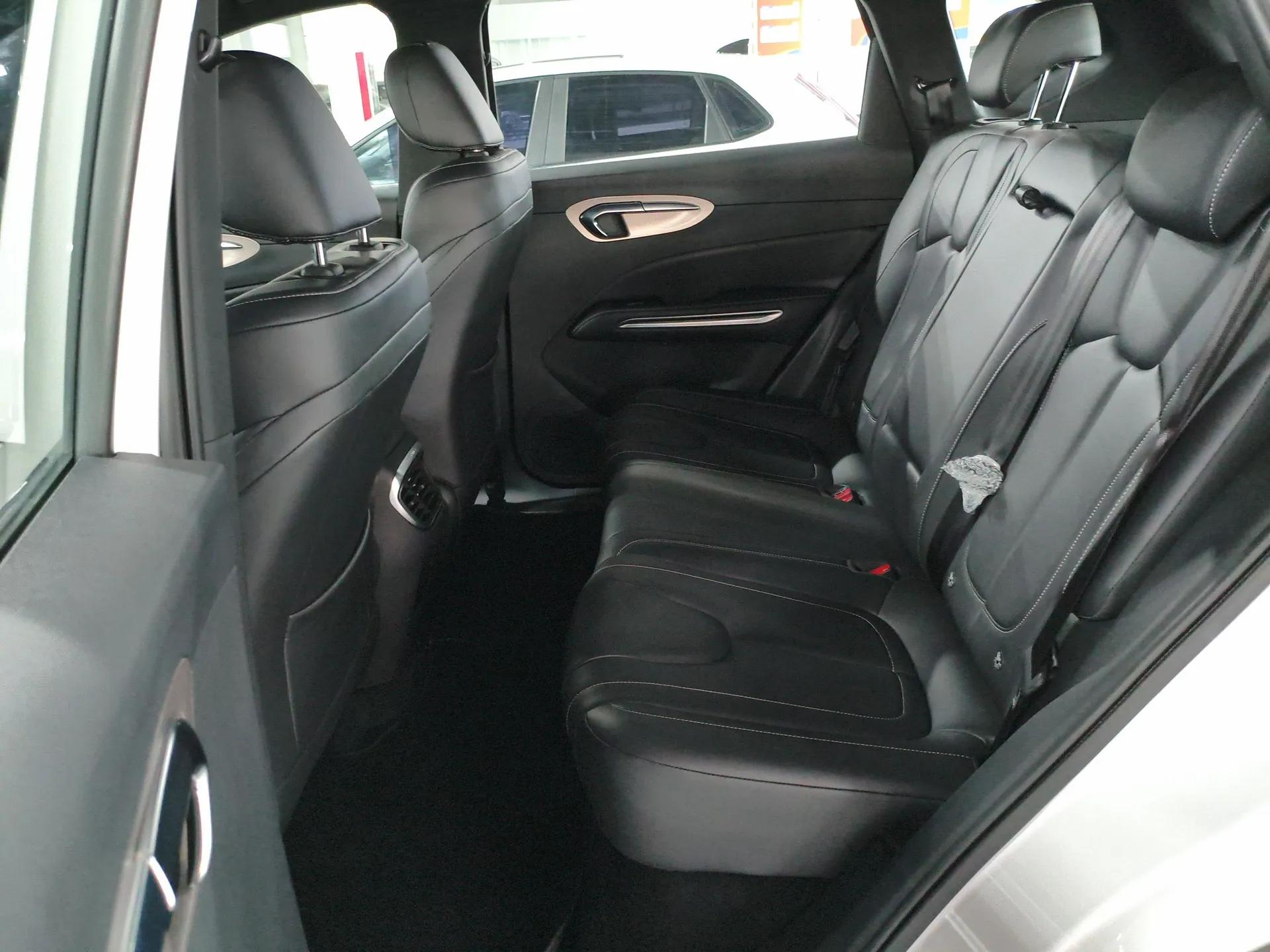 Bestune T90 2025 Dragon Edition 1.5T Comfort Model — миниатюра 22