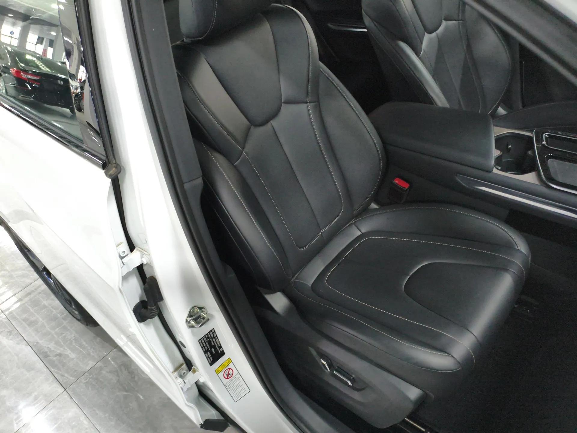 Bestune T90 2025 Dragon Edition 1.5T Comfort Model — миниатюра 23