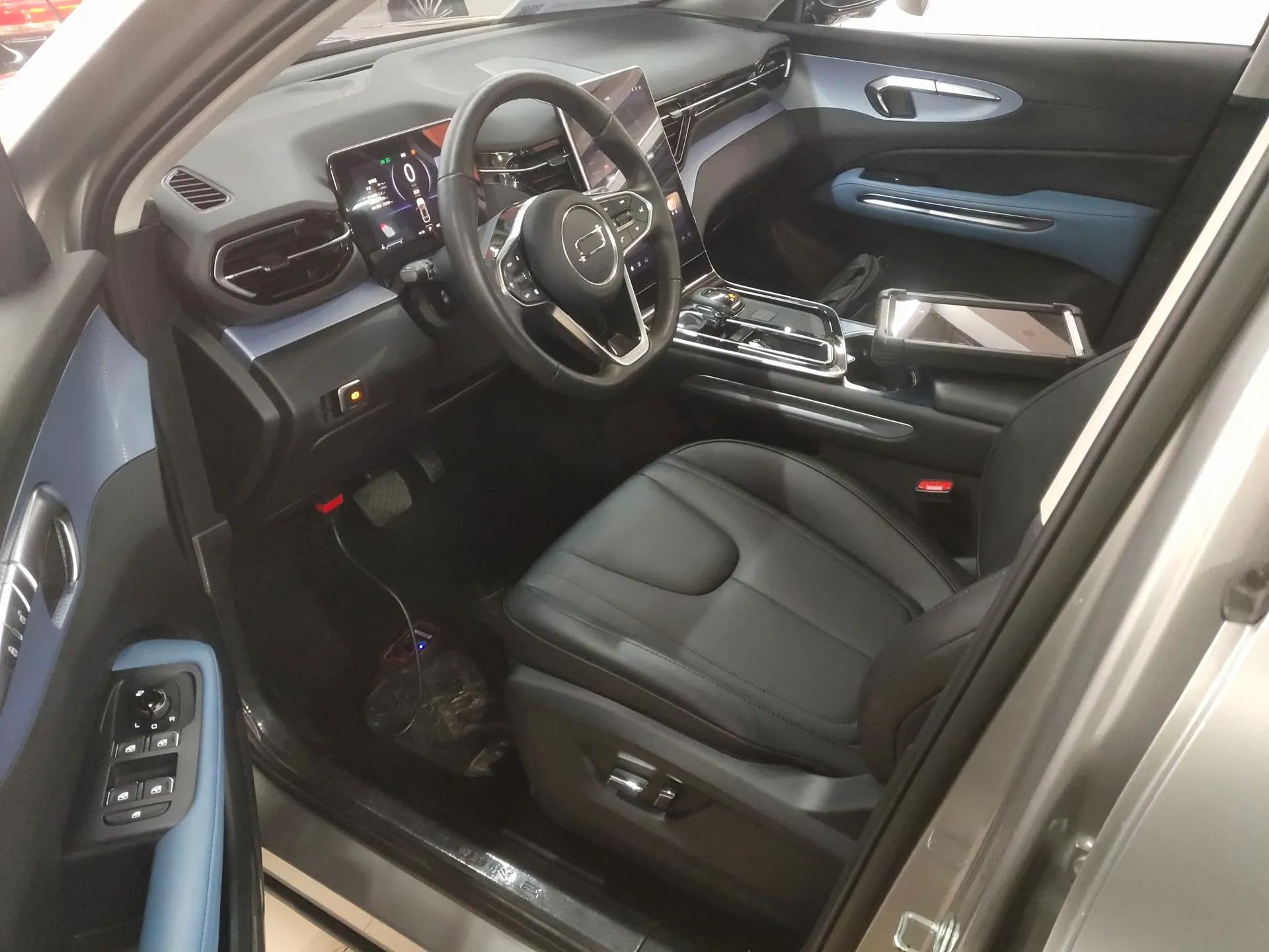 Bestune T90 2023 1.5T DCT Automatic Luxury Edition — миниатюра 18
