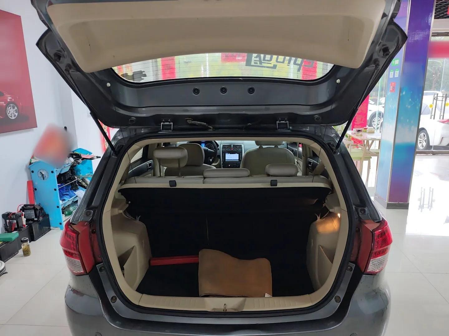 BAIC E Series 2012 Hatchback 1.5L Automatic Leshang Version — миниатюра 21