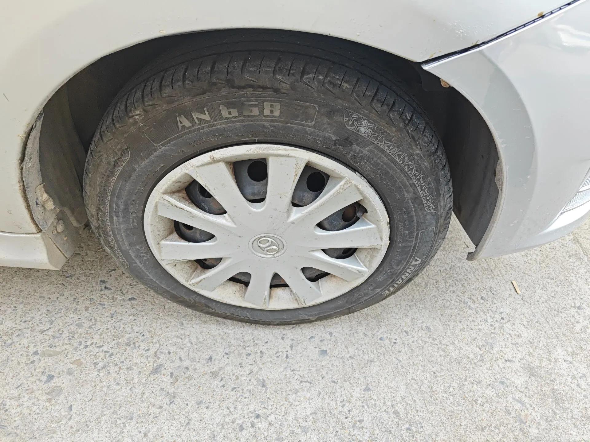 BAIC E Series 2013 Sedan 1.3L Manual Special Offer Edition — миниатюра 8