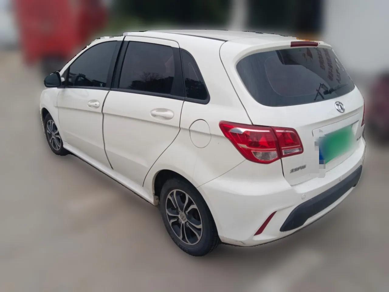 BAIC Senova D20 2015 Hatchback 1.5L Automatic Joyful Edition — миниатюра 4