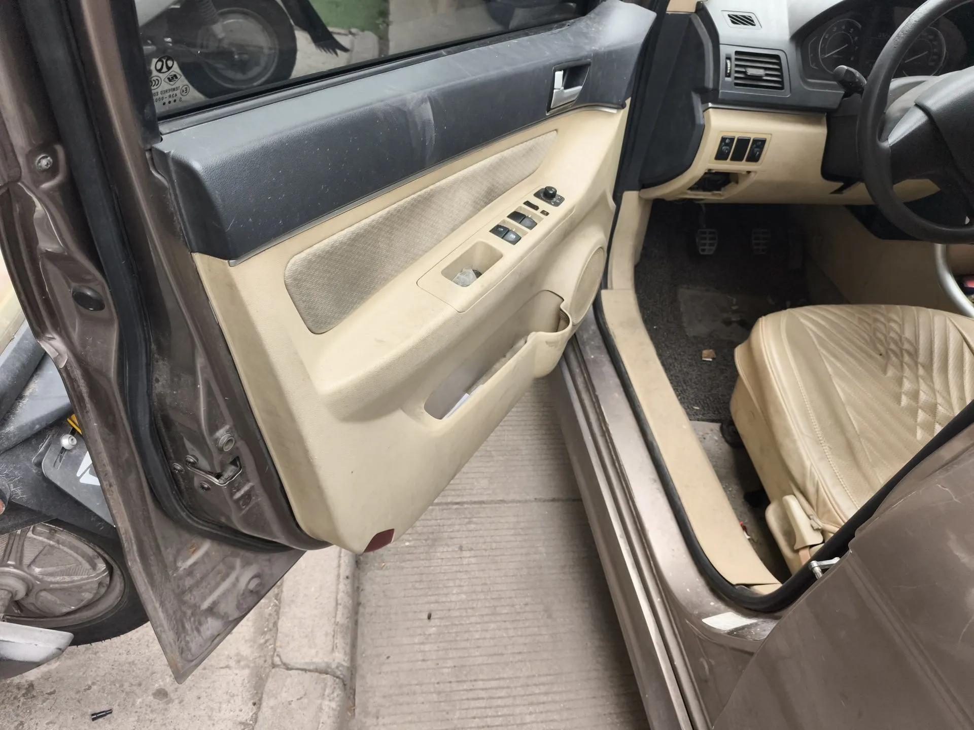 BAIC Senova D20 2015 Hatchback 1.3L Manual Joy Edition — миниатюра 17