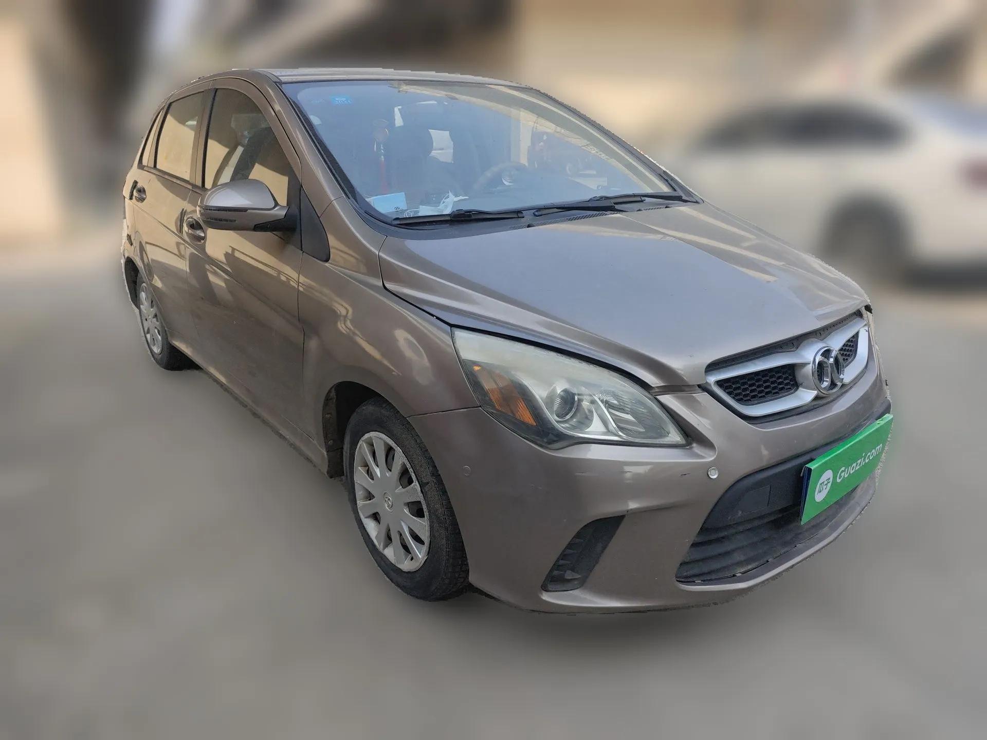 BAIC Senova D20 2015 Hatchback 1.3L Manual Leisure Edition — миниатюра 3