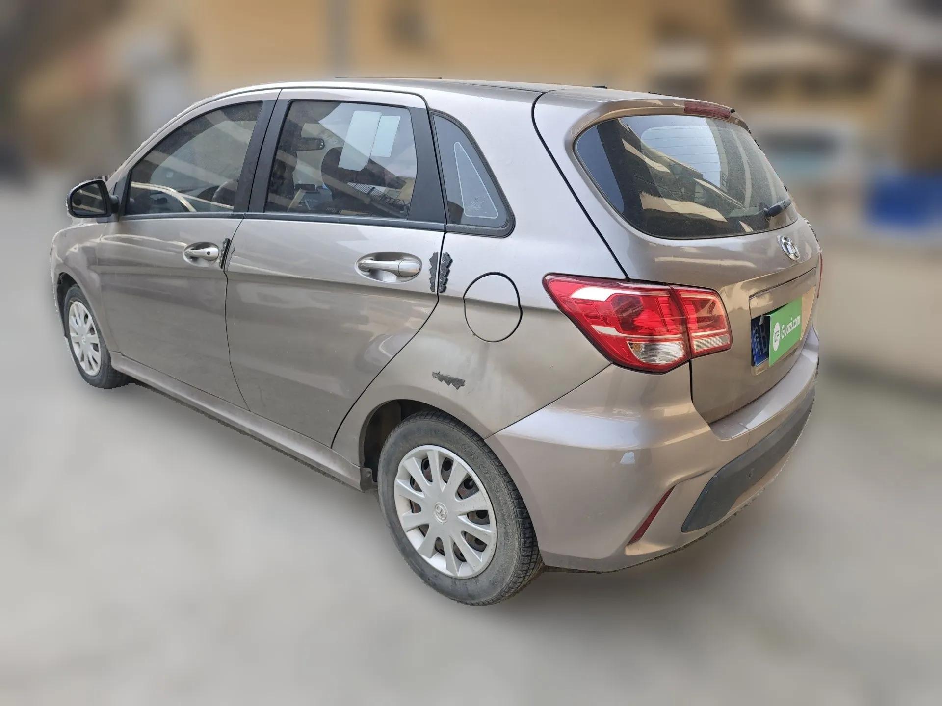 BAIC Senova D20 2015 Hatchback 1.3L Manual Leisure Edition — миниатюра 4