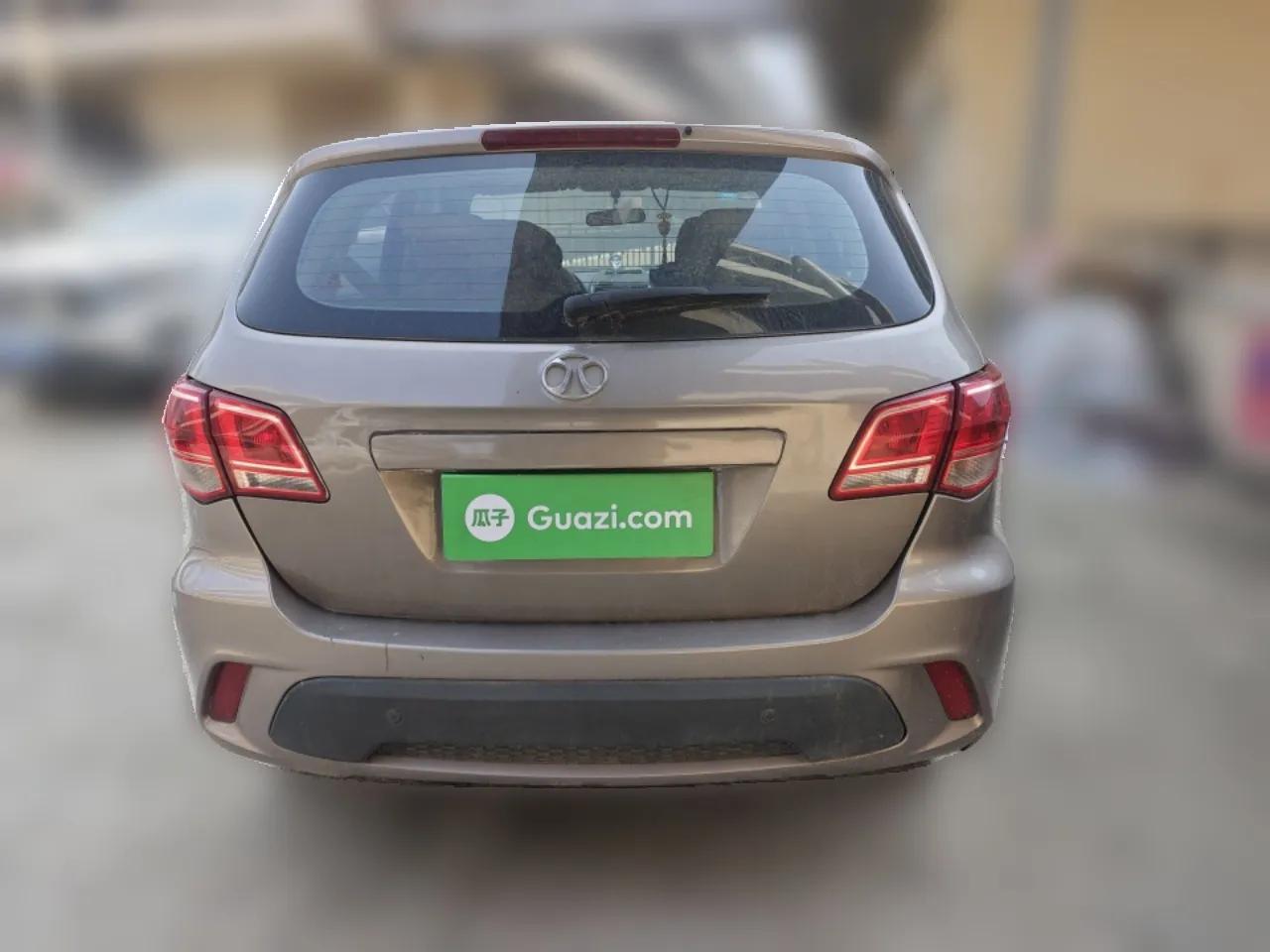 BAIC Senova D20 2015 Hatchback 1.3L Manual Leisure Edition — миниатюра 5