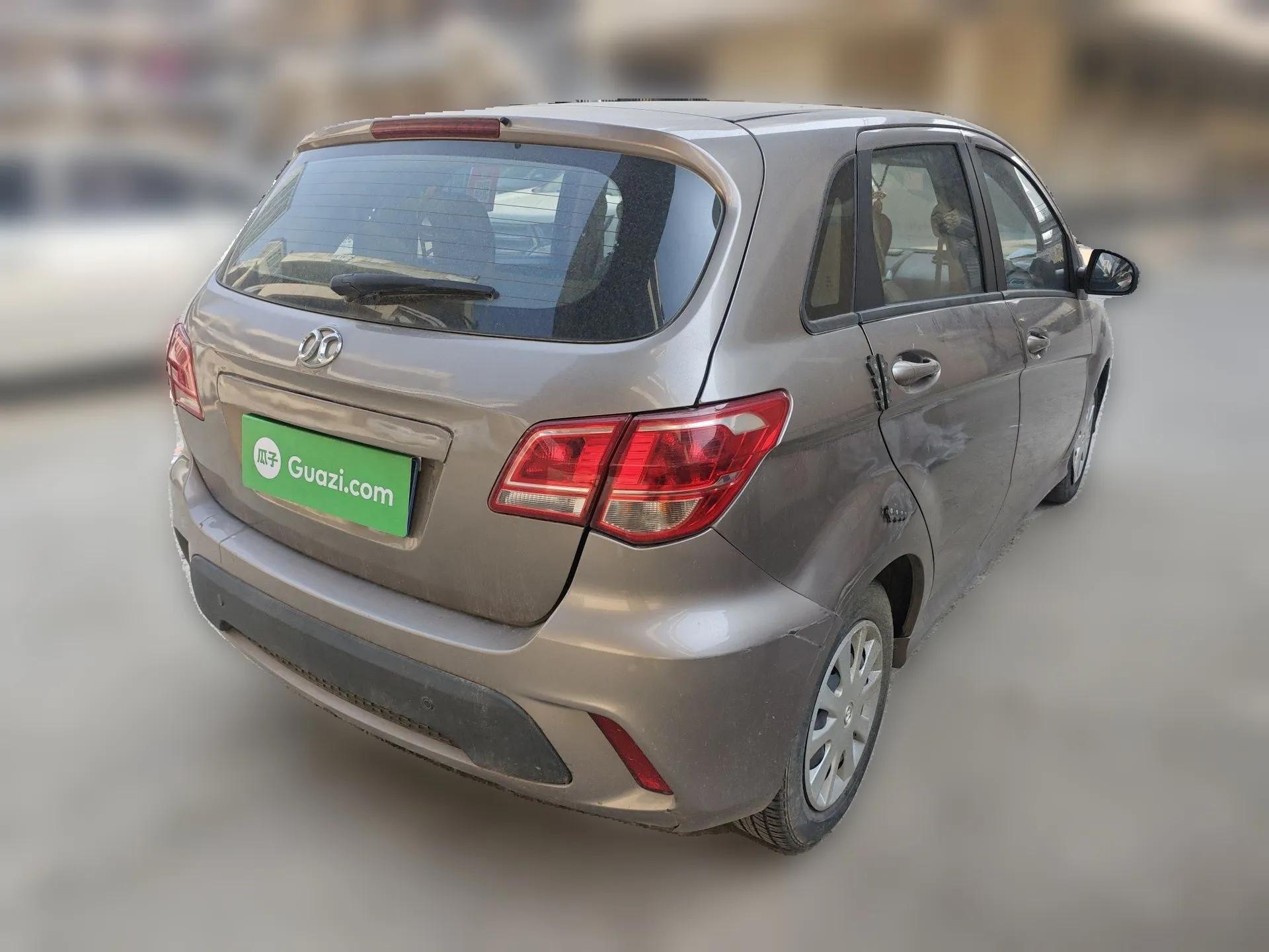 BAIC Senova D20 2015 Hatchback 1.3L Manual Leisure Edition — миниатюра 6