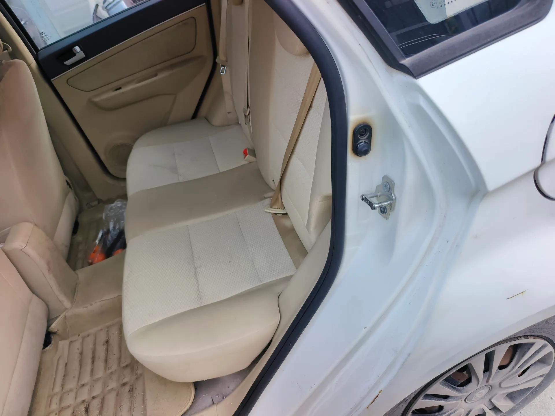 BAIC Senova D20 2015 Hatchback 1.3L Manual Leisure Edition — миниатюра 18