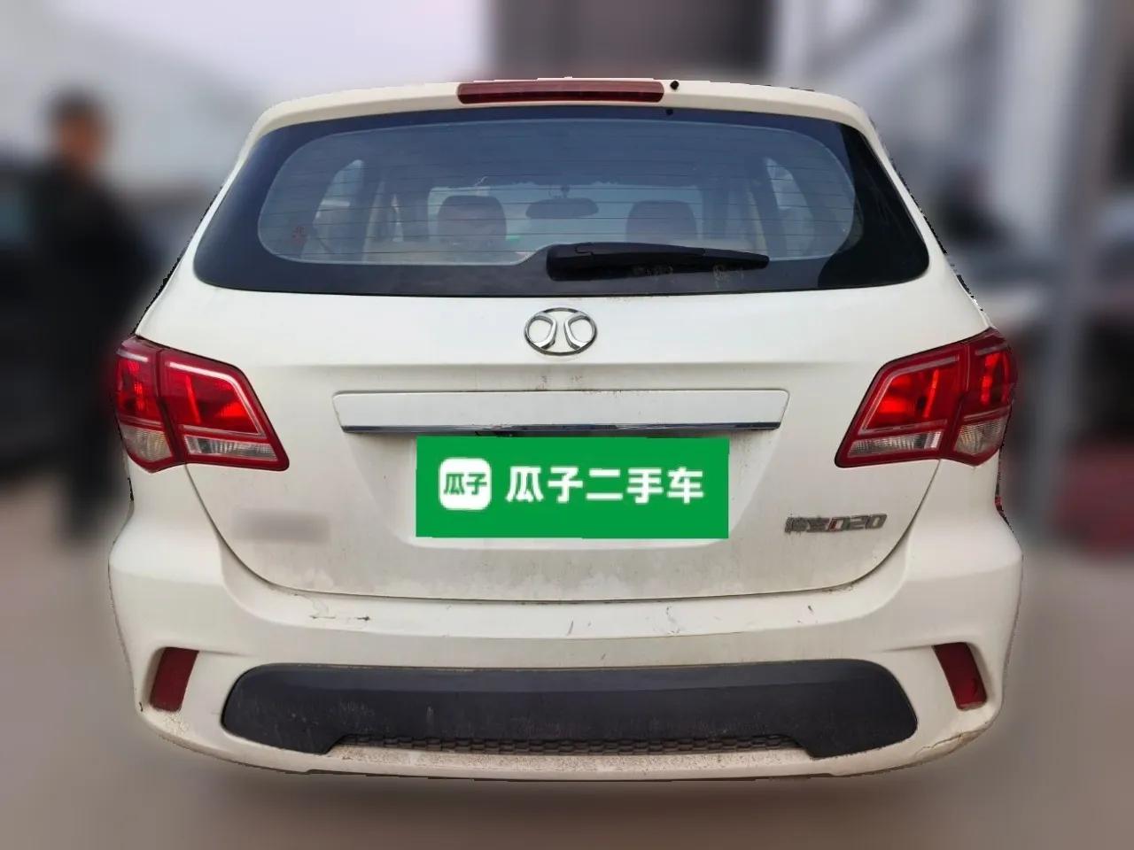 BAIC Senova D20 2015 Hatchback 1.3L Manual Leisure Edition — миниатюра 5