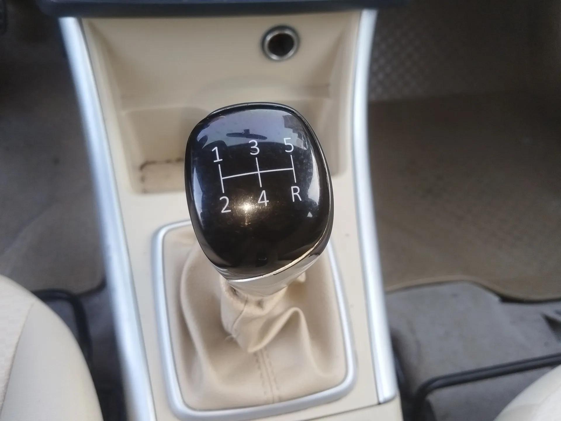 BAIC Senova D20 2015 Hatchback 1.3L Manual Joy Edition — миниатюра 15