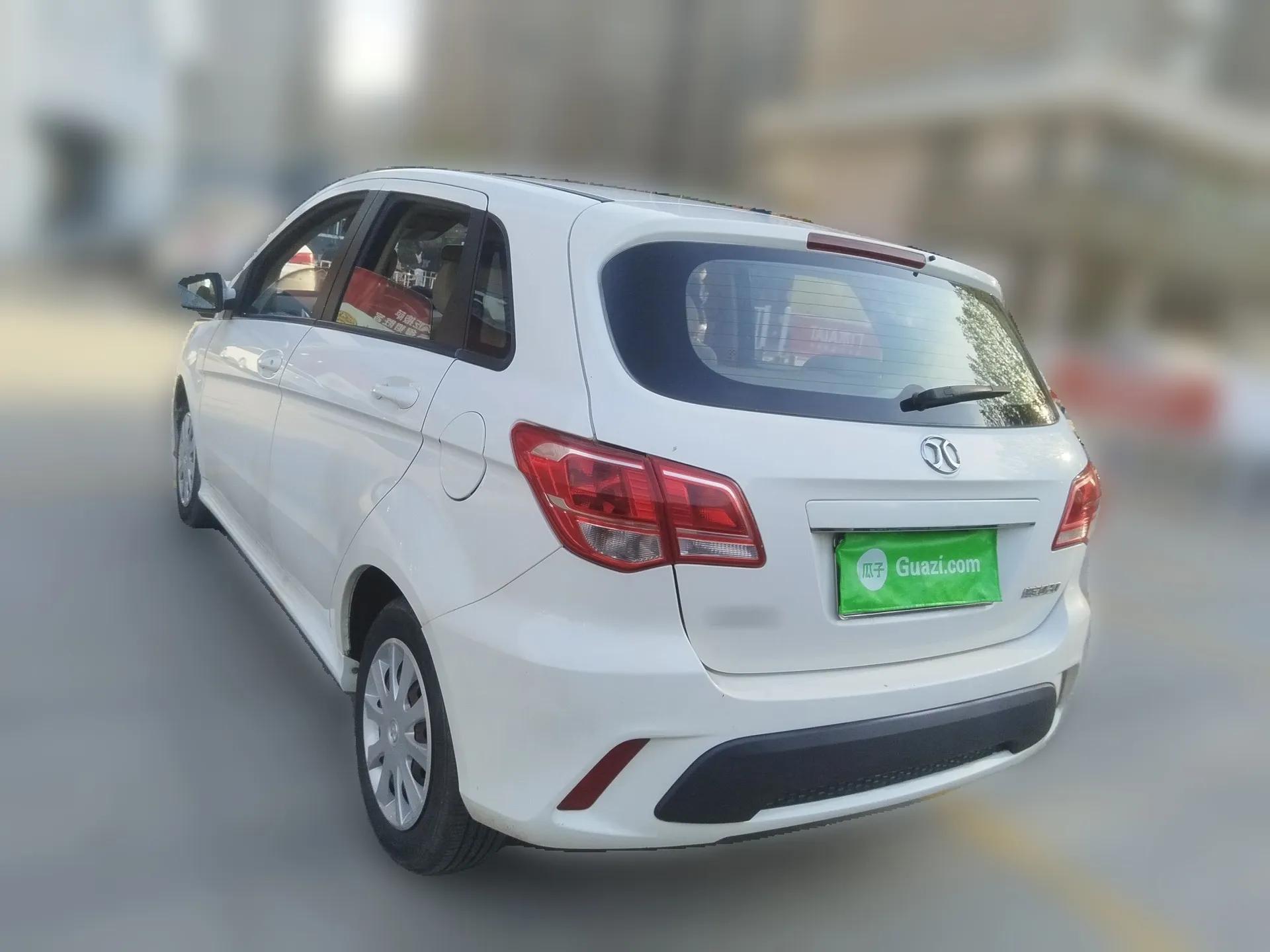 BAIC Senova D20 2015 Hatchback 1.3L Manual Joy Edition — миниатюра 4
