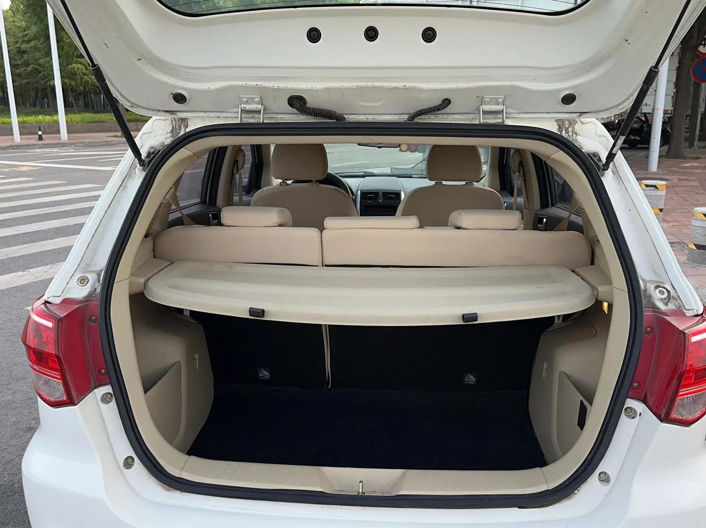 BAIC Senova D20 2015 Hatchback 1.5L Manual Lotte Edition — миниатюра 23