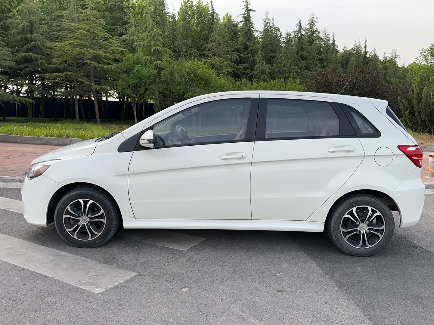 BAIC Senova D20 2015 Hatchback 1.5L Manual Lotte Edition — миниатюра 4