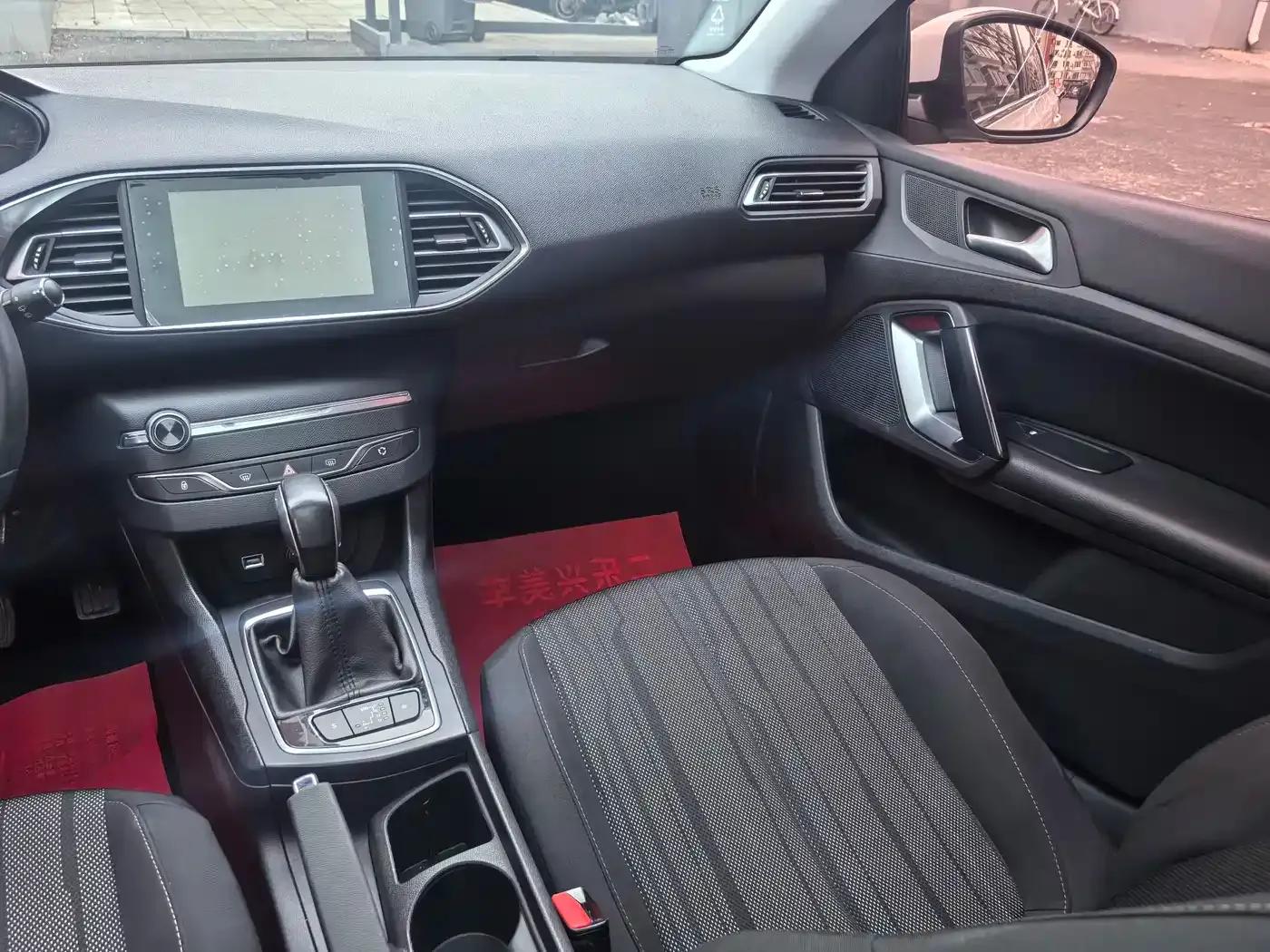 Peugeot 308S 2015 1.2T Automatic Sporty Edition — миниатюра 11