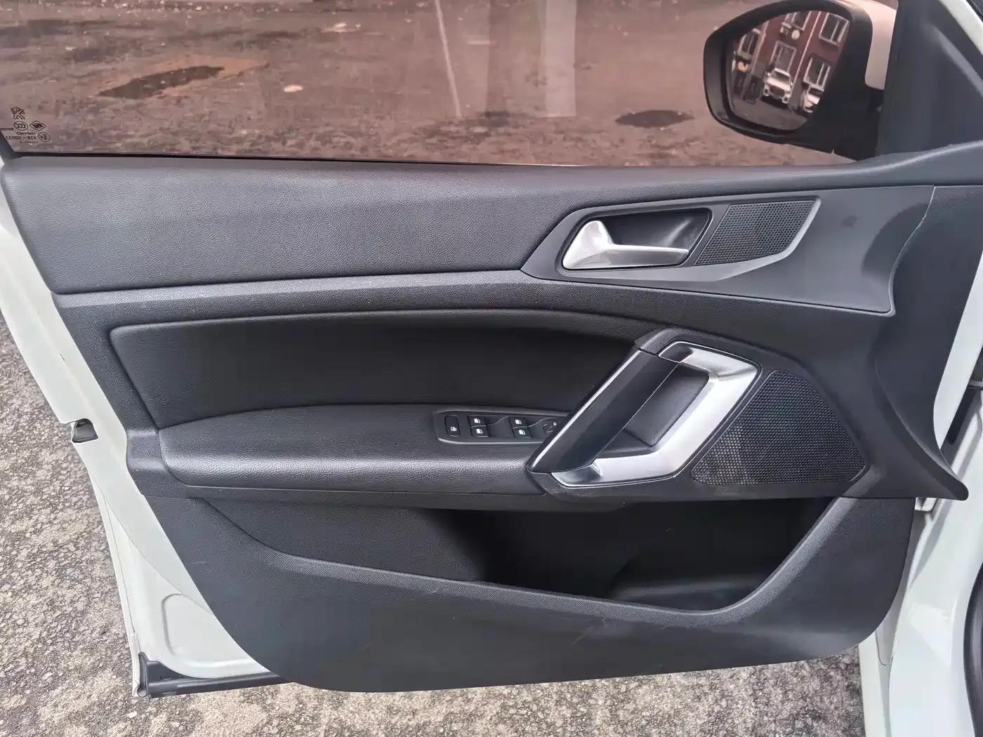 Peugeot 308S 2015 1.2T Automatic Sporty Edition — миниатюра 13